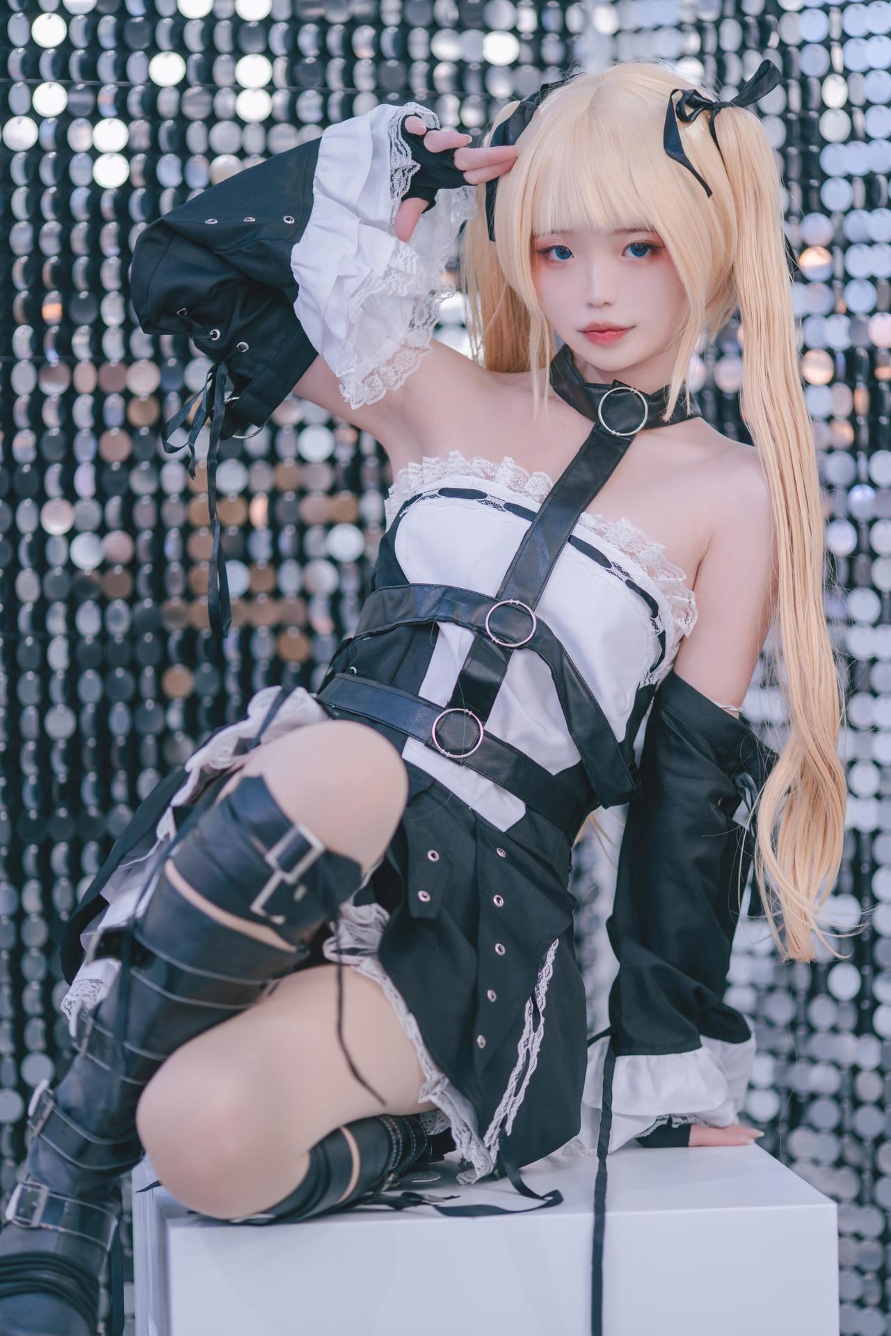 [Cosplay] Irisuare - Marie Rose trang phục dây đai đen 68P