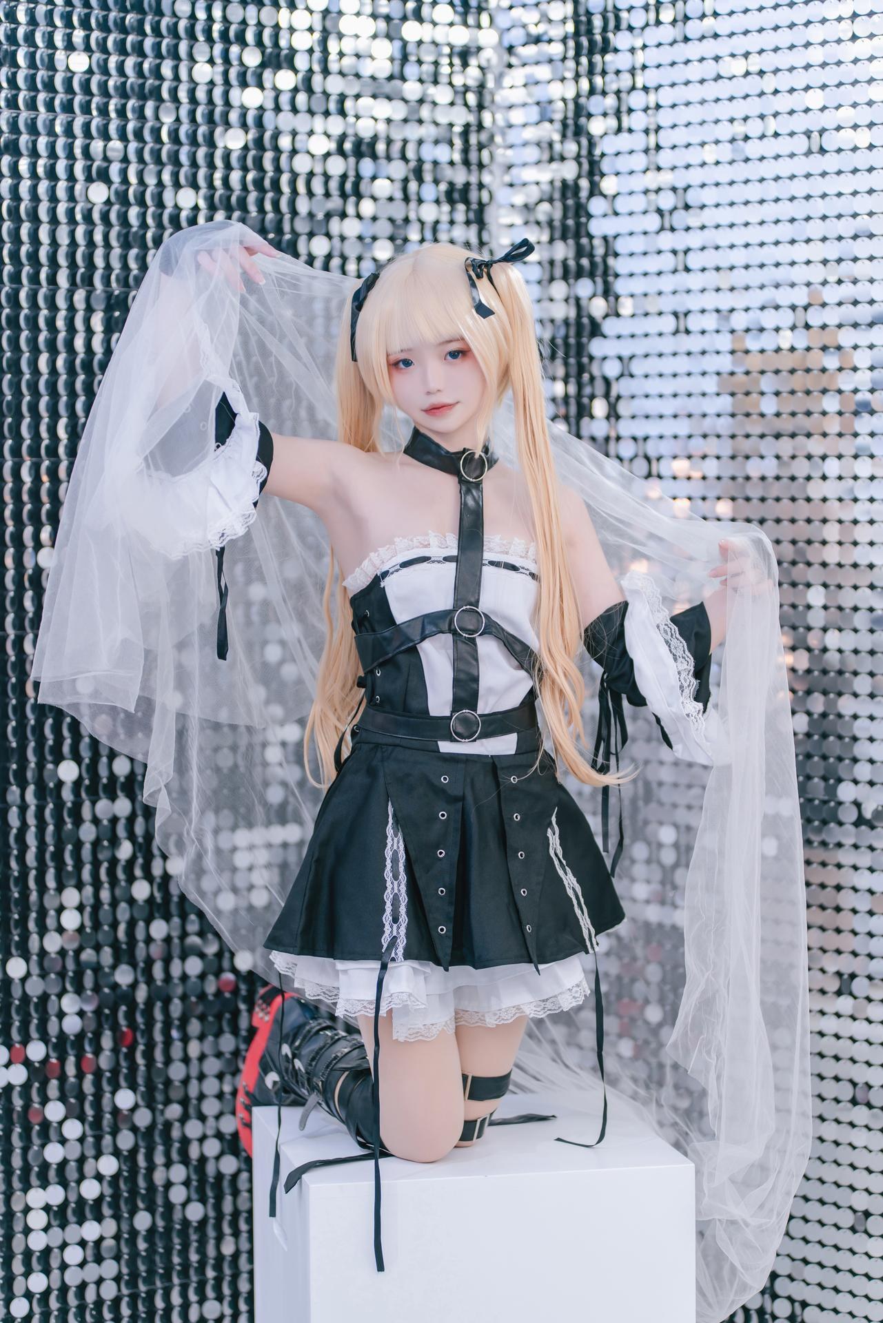 [Cosplay] Irisuare - Marie Rose trang phục dây đai đen 68P