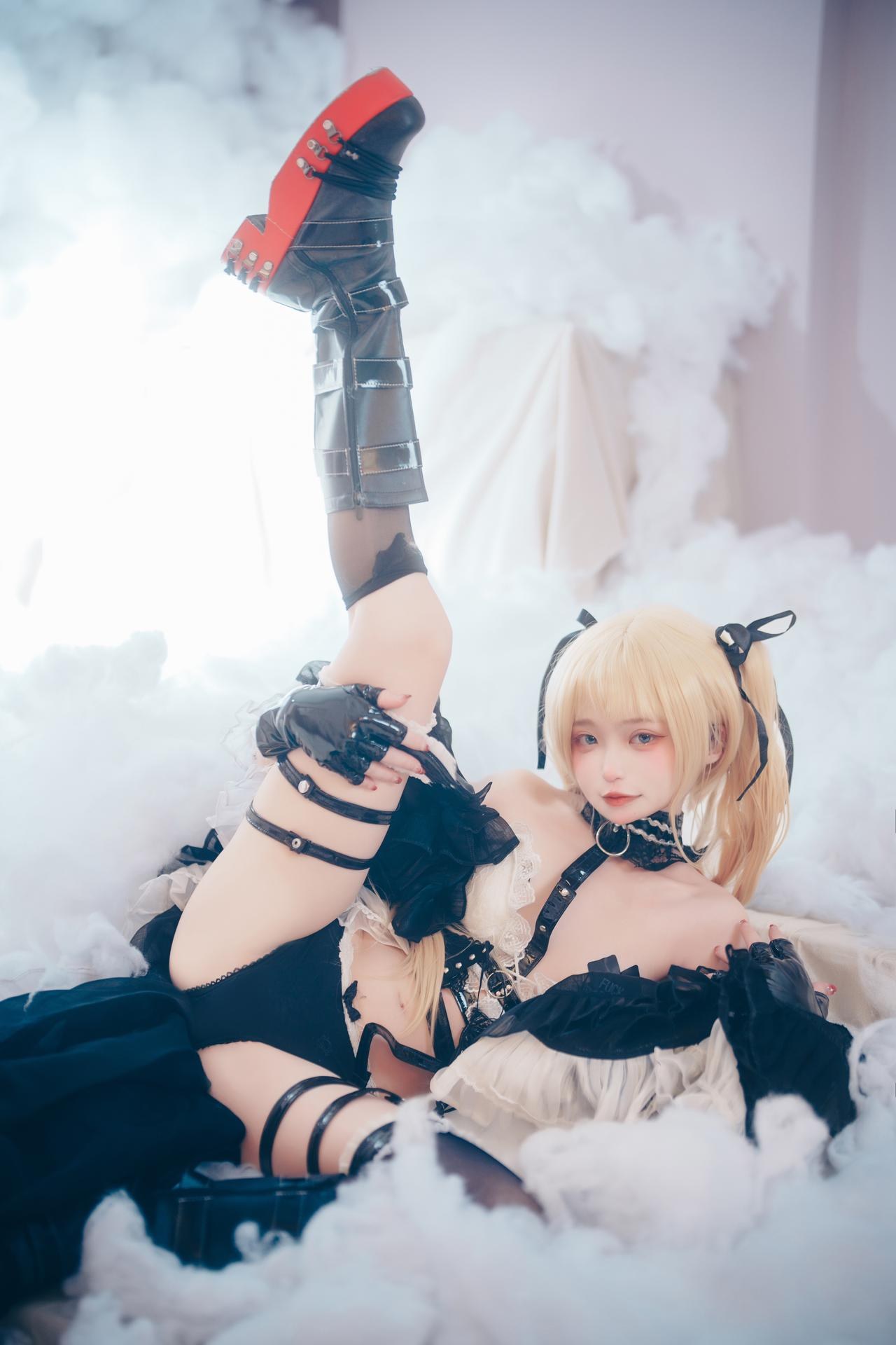 [Cosplay] Irisuare - Marie Rose trang phục dây đai đen 68P