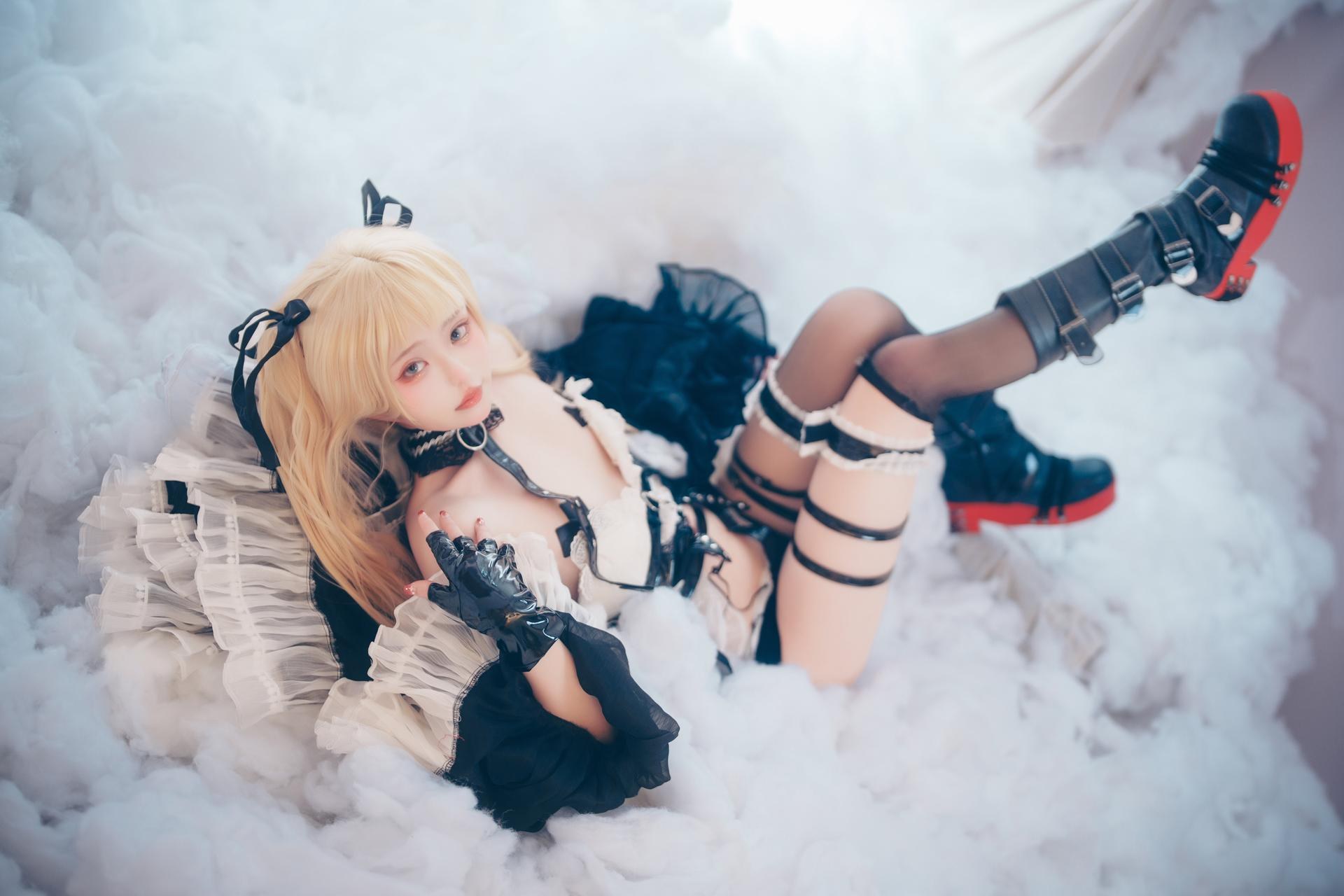 [Cosplay] Irisuare - Marie Rose trang phục dây đai đen 68P