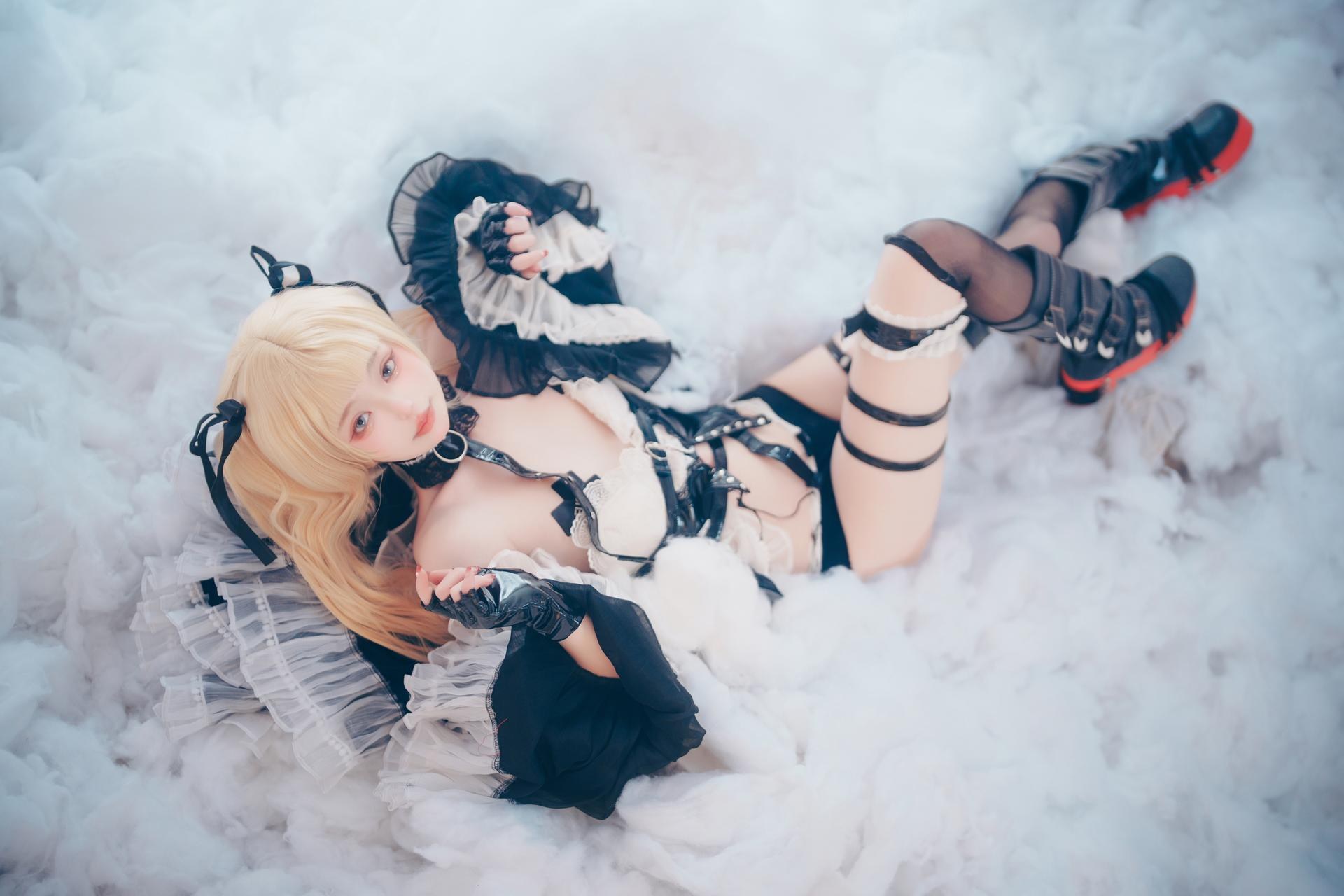 [Cosplay] Irisuare - Marie Rose trang phục dây đai đen 68P
