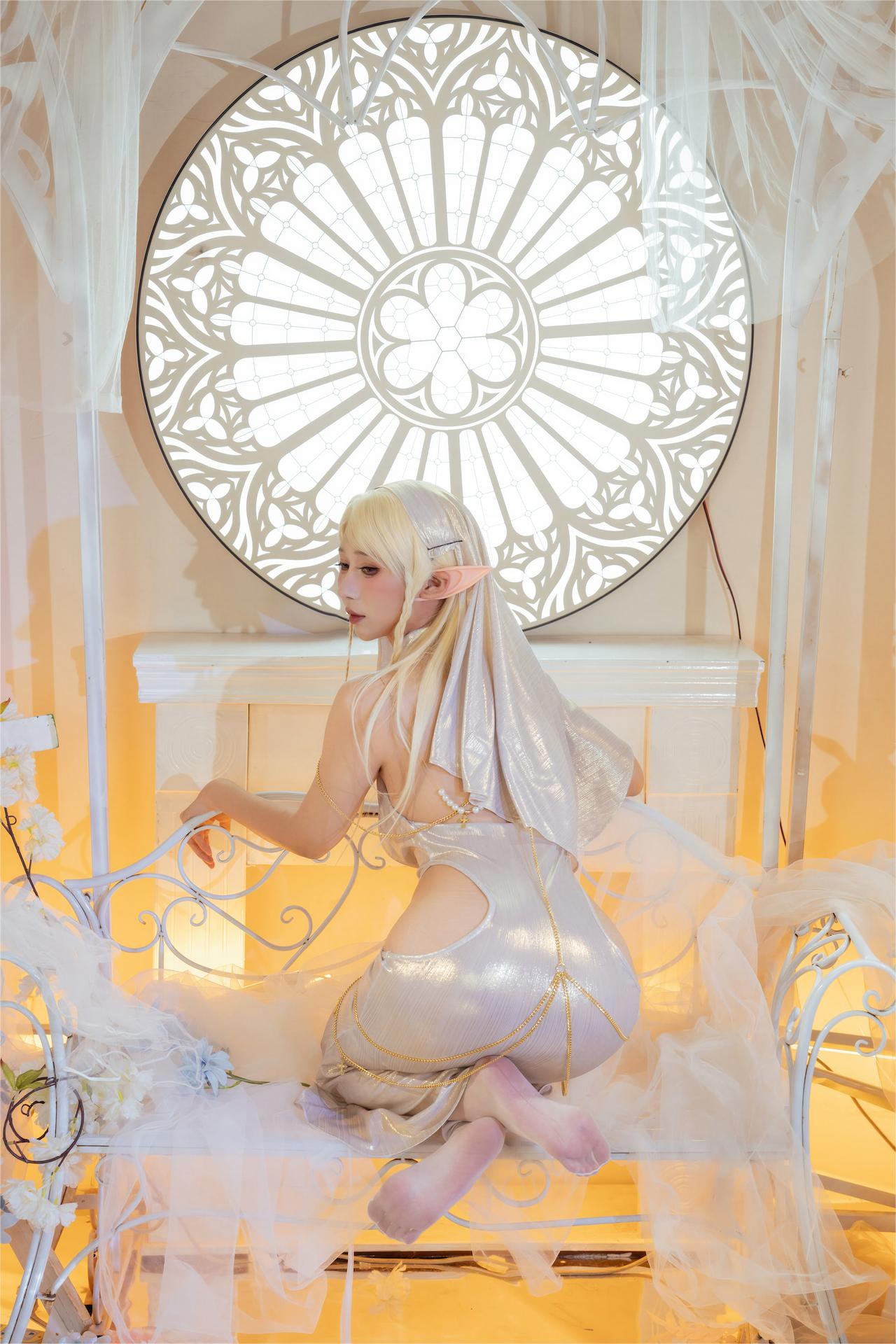 [コスプレ] 雲溪溪 & 奶桃桃 - 光之語：白い透け礼装と肌色ストッキング 80P1V