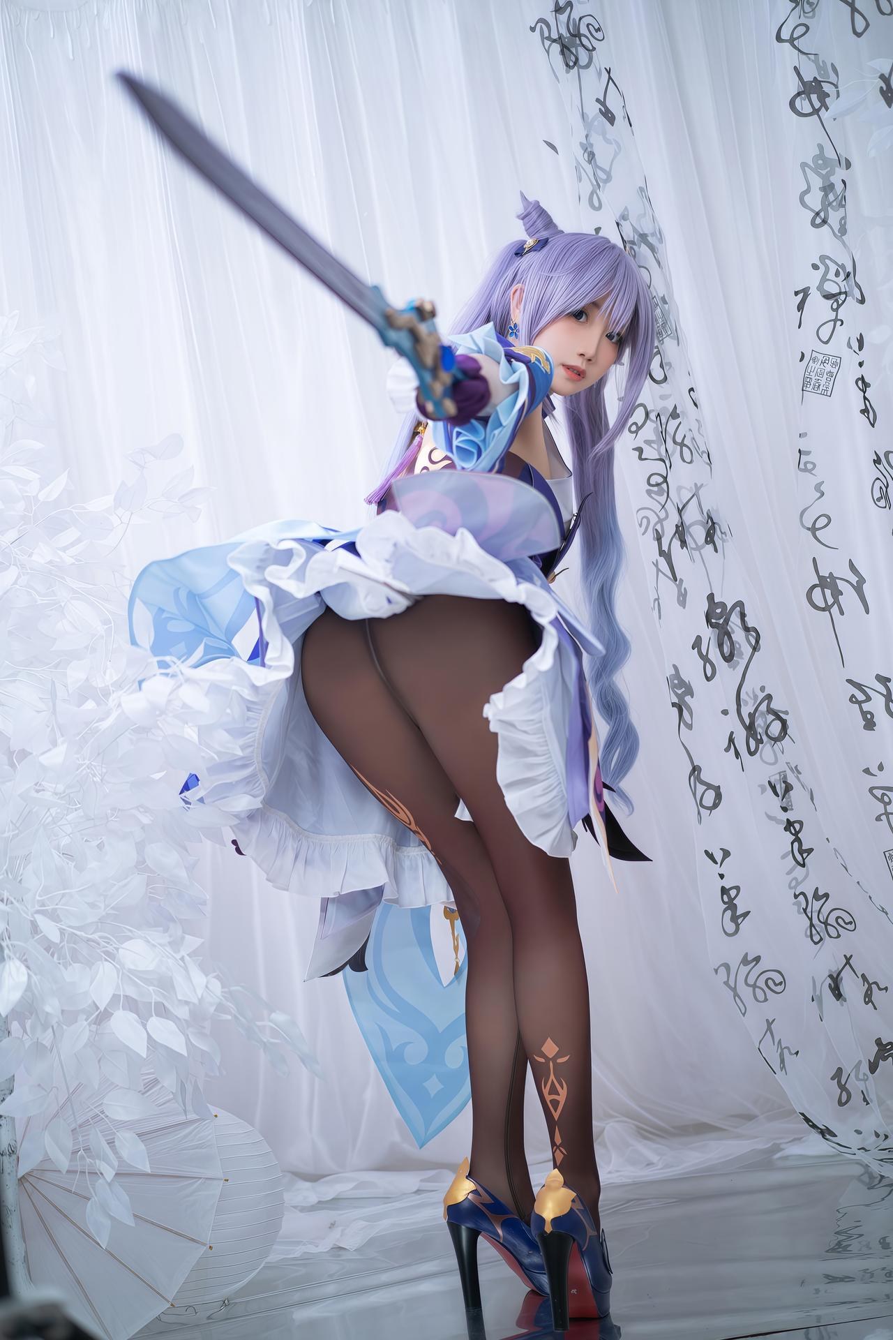 [cosplay] 焖焖碳 - 刻晴：刻晴角色還原美腿大尺度 18P