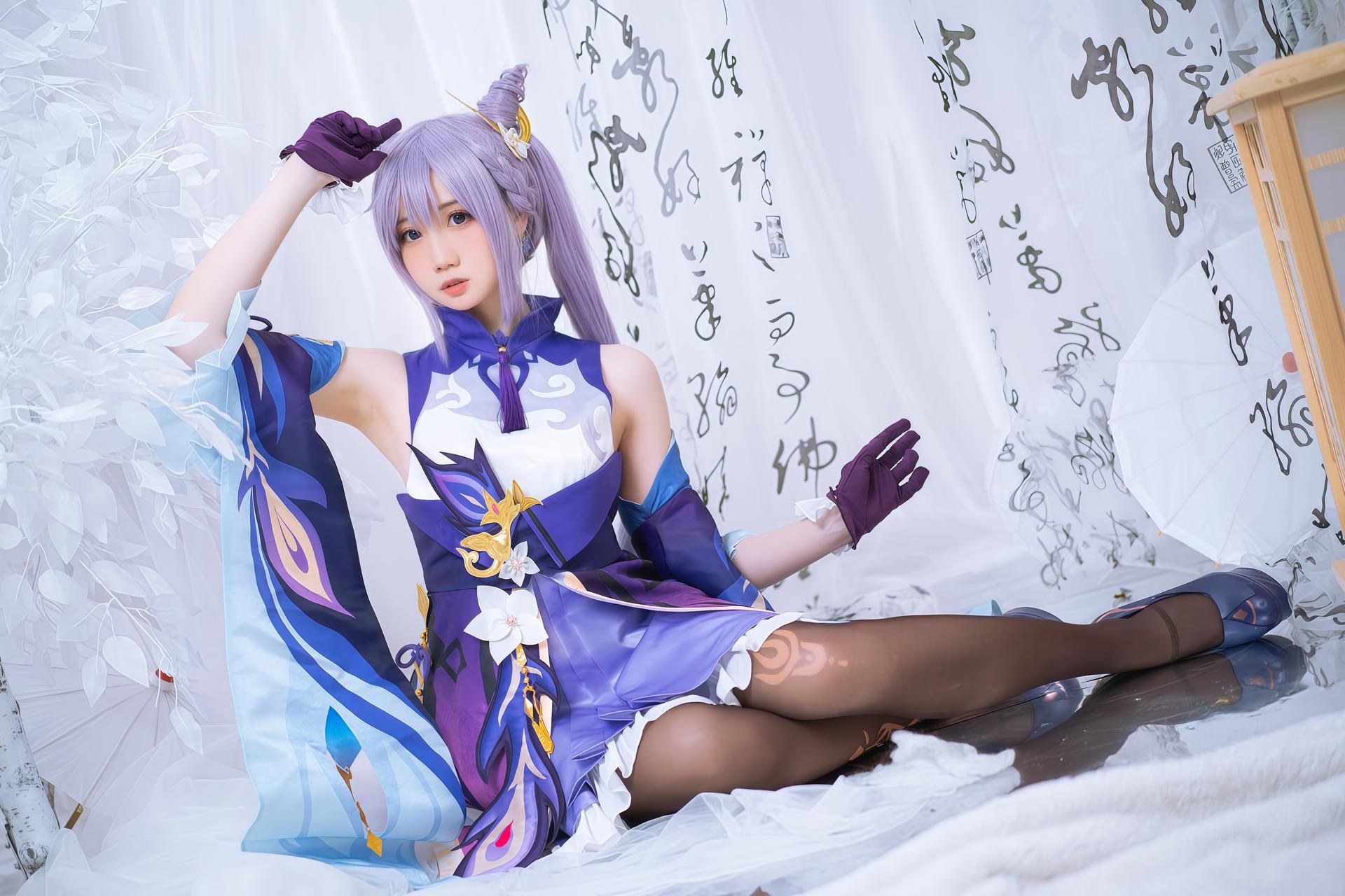 [cosplay] 焖焖碳 - 刻晴：刻晴角色還原美腿大尺度 18P