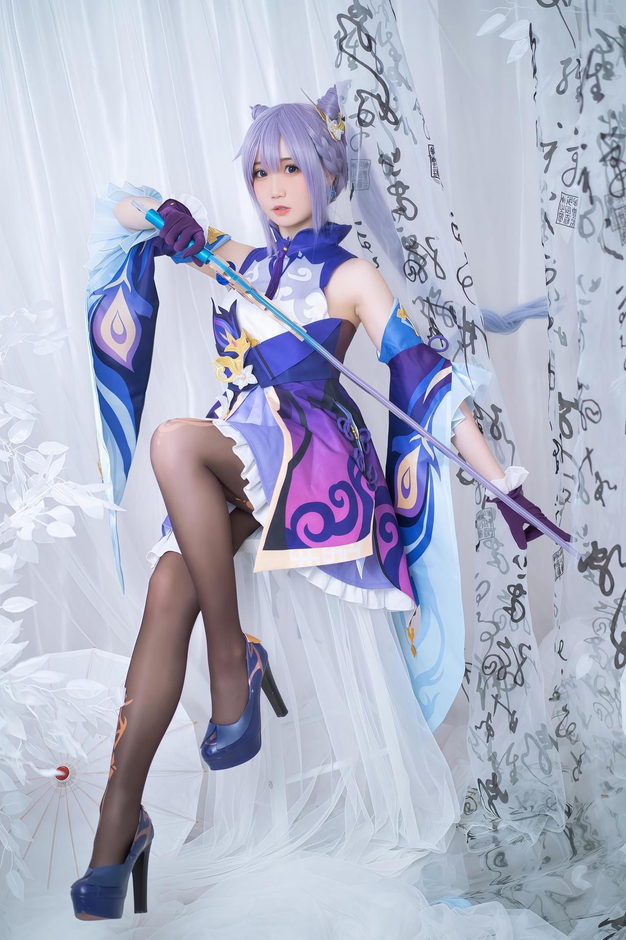 [cosplay] 焖焖碳 - 刻晴：刻晴角色還原美腿大尺度 18P