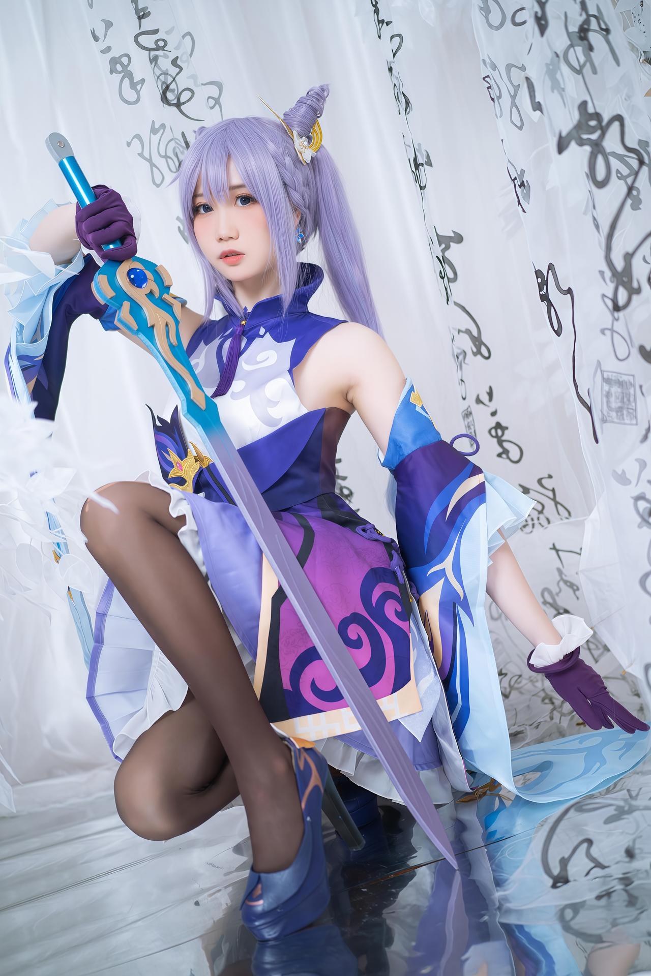[cosplay] 焖焖碳 - 刻晴：刻晴角色還原美腿大尺度 18P