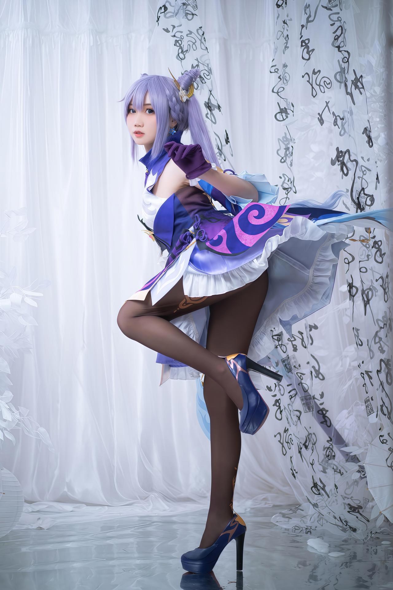 [cosplay] 焖焖碳 - 刻晴：刻晴角色還原美腿大尺度 18P