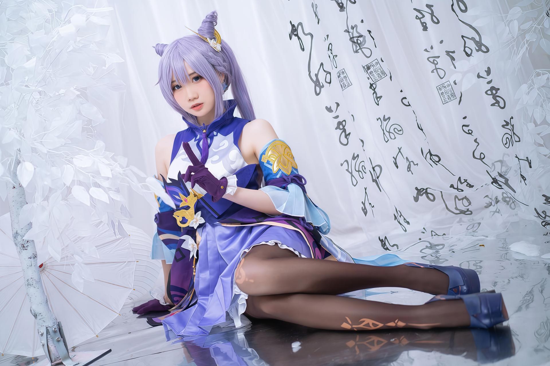 [cosplay] 焖焖碳 - 刻晴：刻晴角色還原美腿大尺度 18P