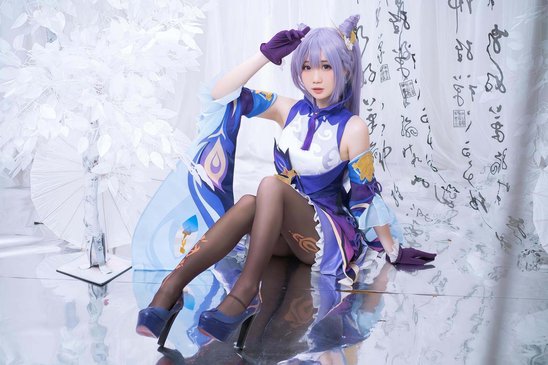 [cosplay] 焖焖碳 - 刻晴：刻晴角色還原美腿大尺度 18P