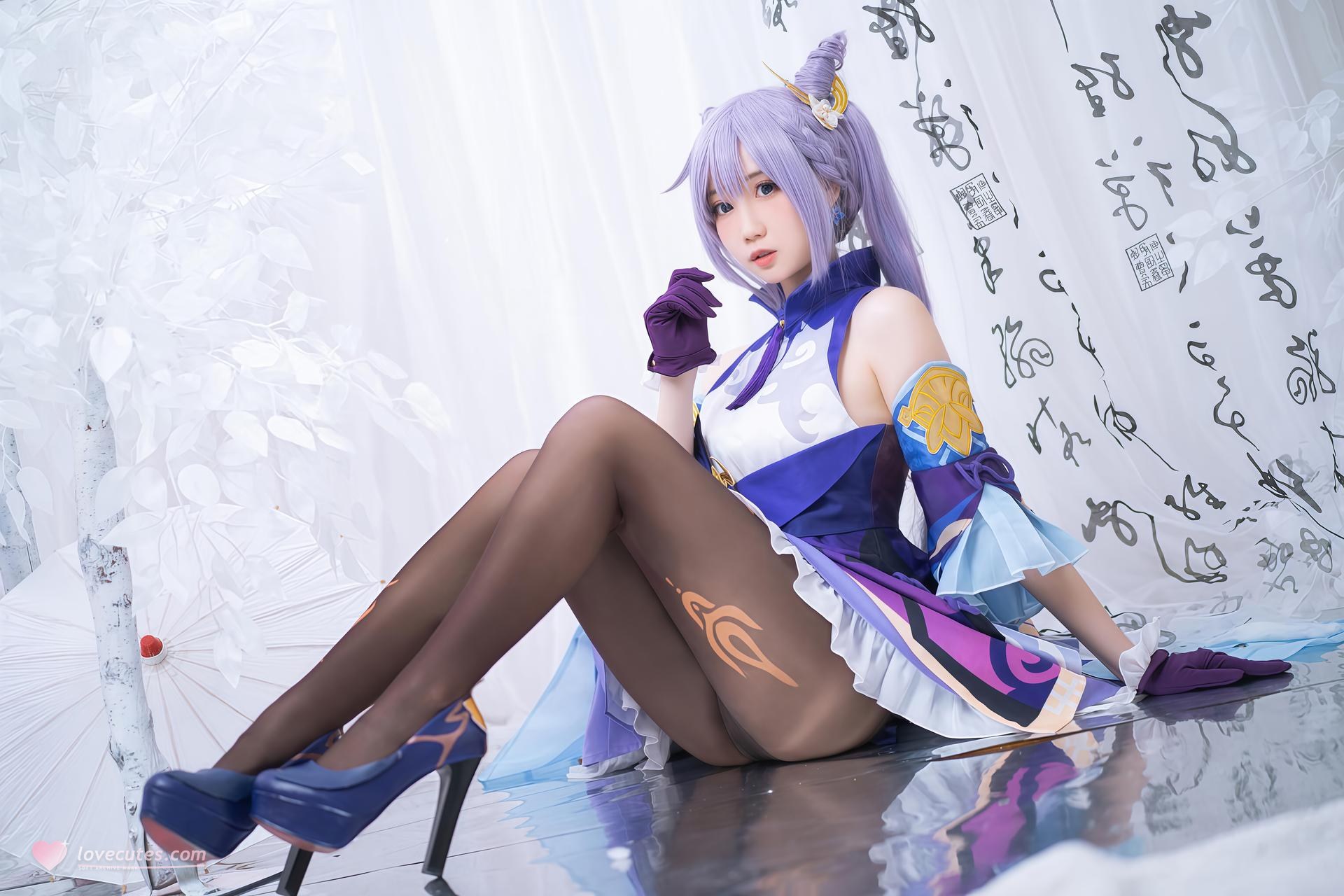 [cosplay] 焖焖碳 - 刻晴：刻晴角色還原美腿大尺度 18P