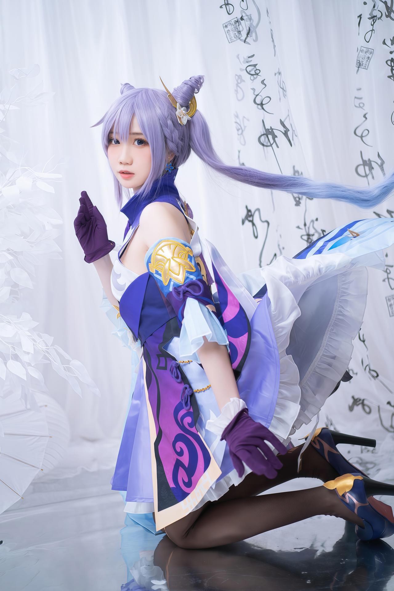 [cosplay] 焖焖碳 - 刻晴：刻晴角色還原美腿大尺度 18P
