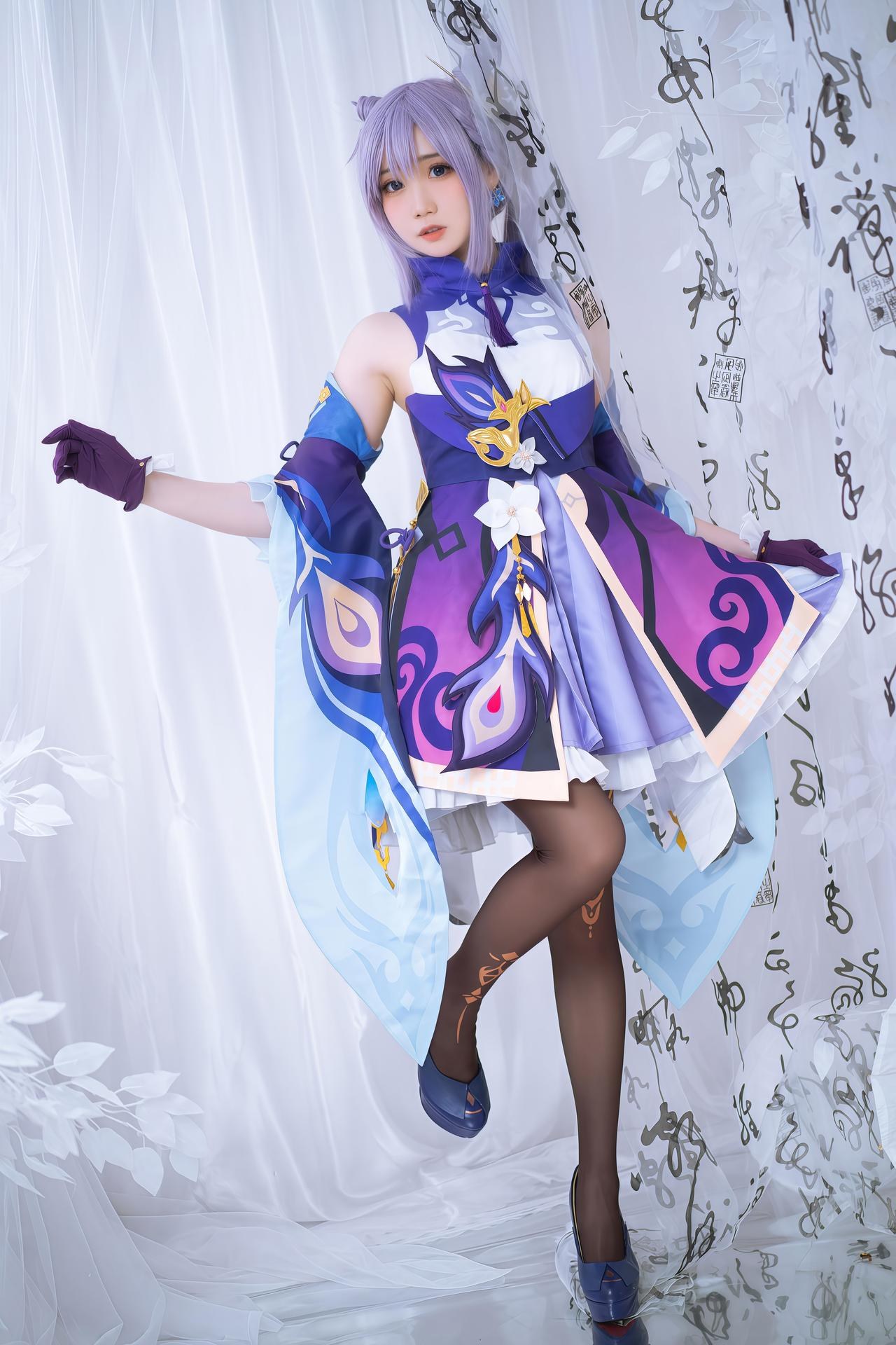 [cosplay] 焖焖碳 - 刻晴：刻晴角色還原美腿大尺度 18P