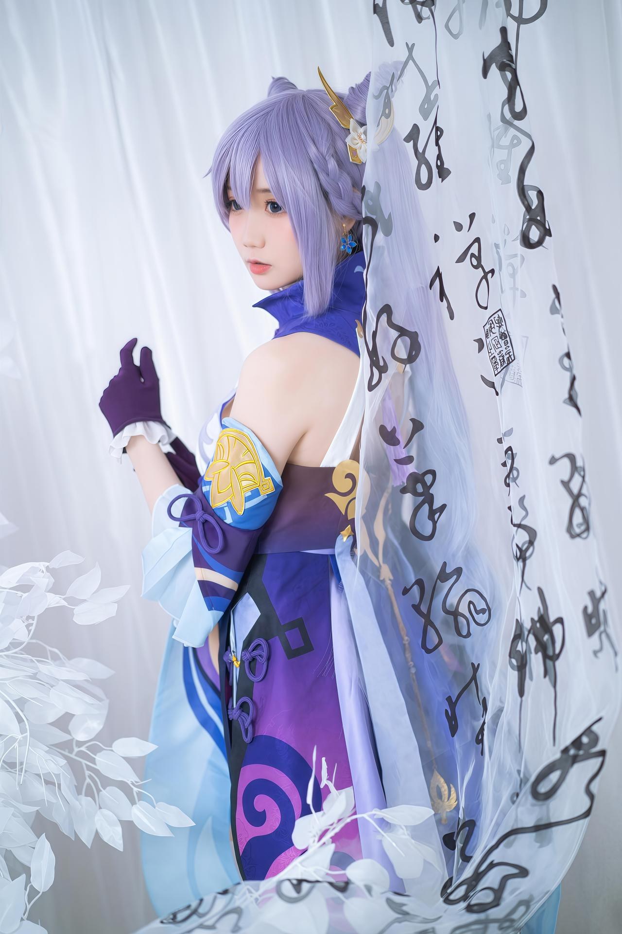 [cosplay] 焖焖碳 - 刻晴：刻晴角色還原美腿大尺度 18P