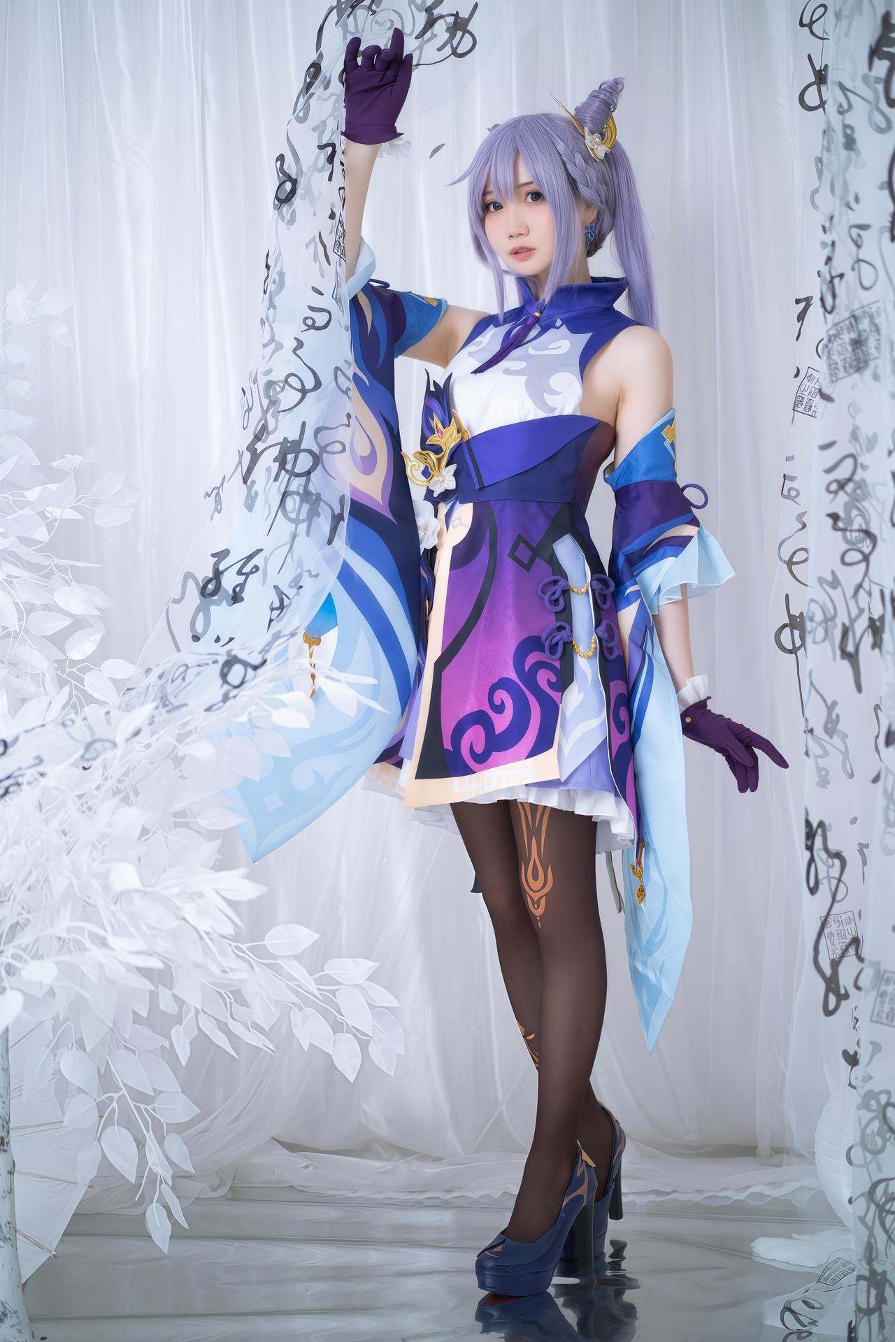 [cosplay] 焖焖碳 - 刻晴：刻晴角色還原美腿大尺度 18P