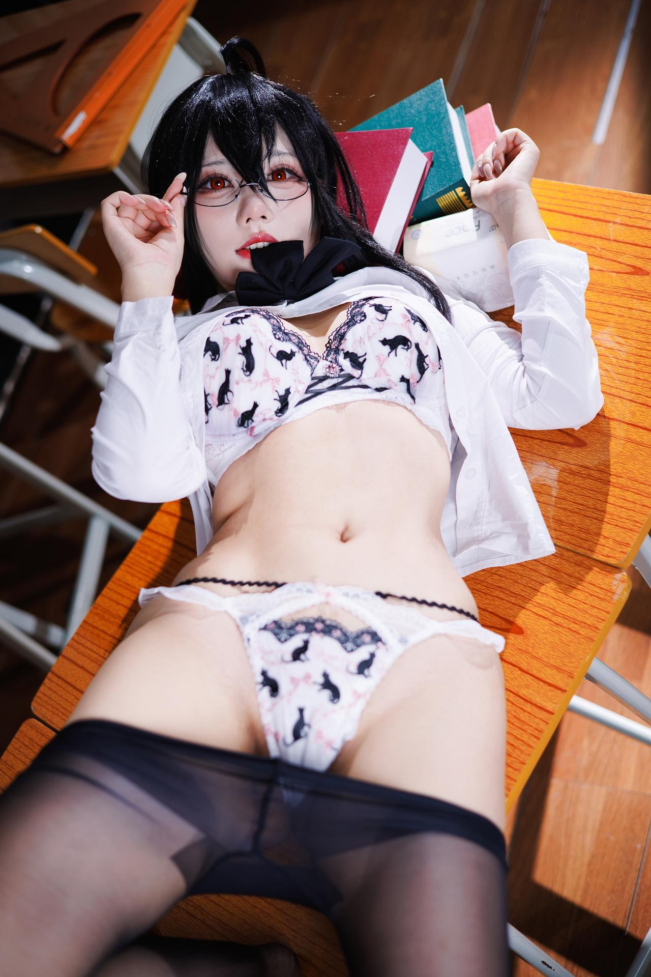 [cosplay] 是一只熊仔吗 - 大凤：大凤JK角色還原美腿大尺度 50P