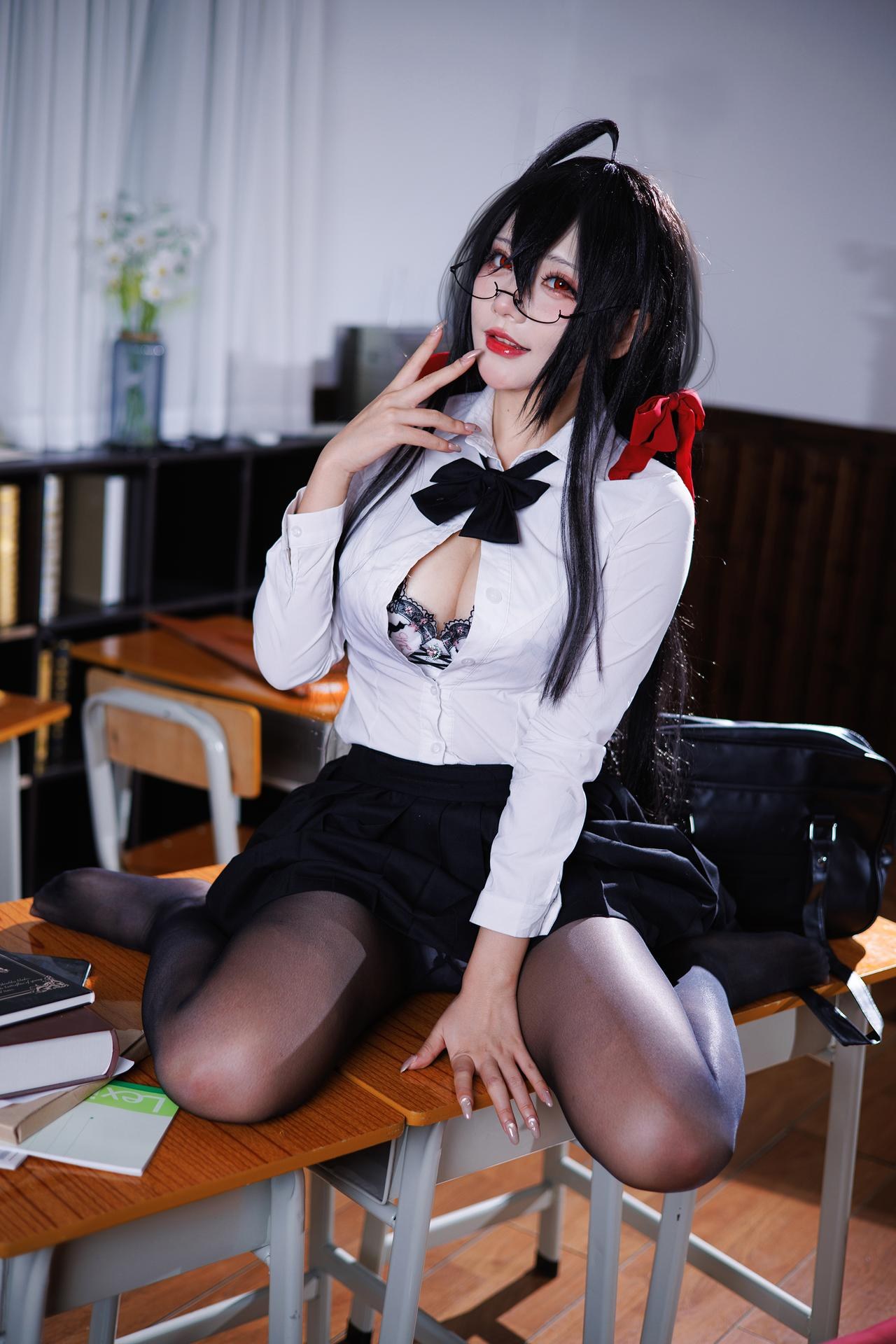 [cosplay] 是一只熊仔吗 - 大凤：大凤JK角色还原美腿大尺度 50P