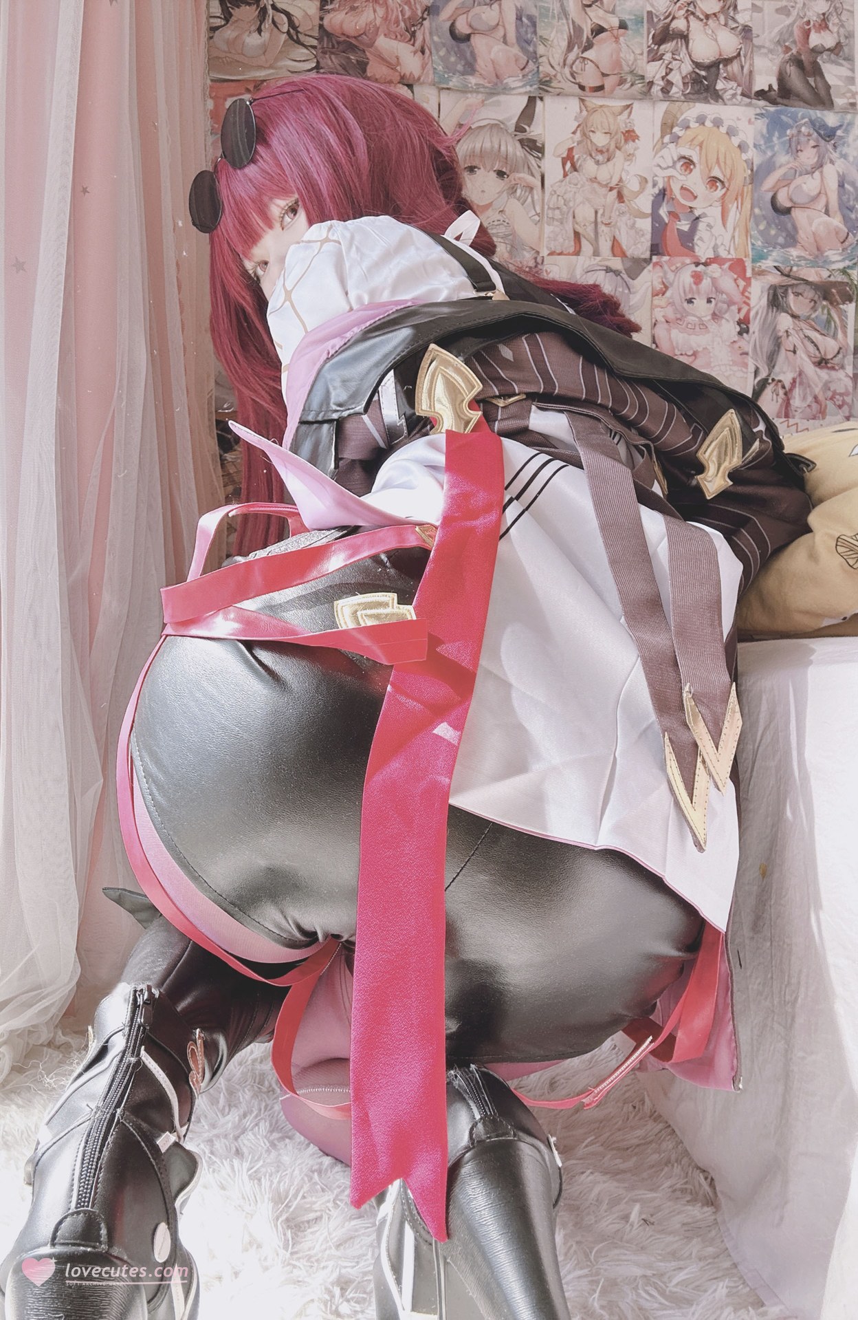 [cosplay] 習呆呆 - 卡芙卡：翘臀大尺度露點角色還原 19P