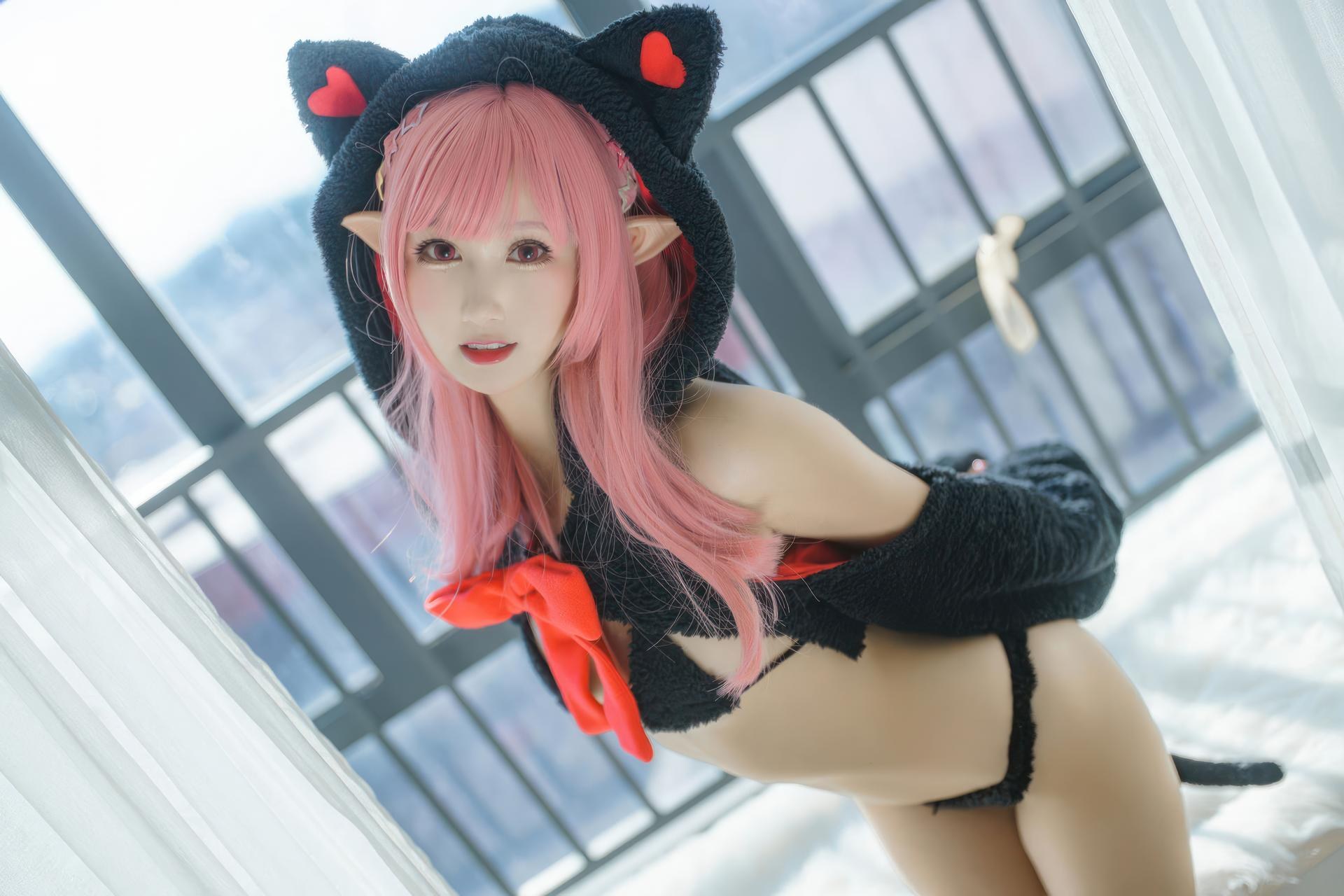 [cosplay] 羽生三未 - 礼物猫：角色還原美腿大尺度 26P