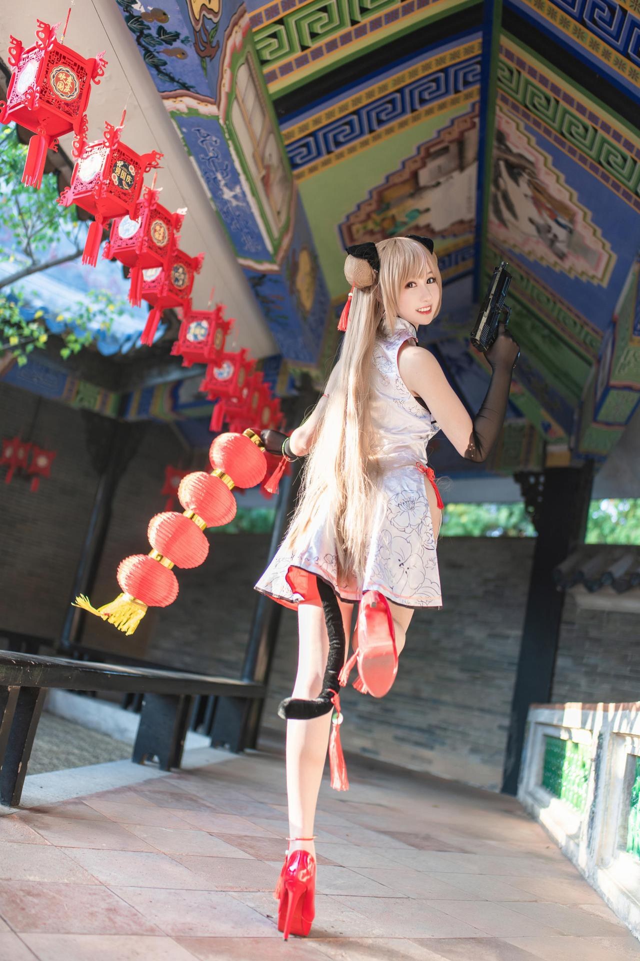 [cosplay] 羽生三未 - 少女前线 Mk23：少女前线 Mk23 蜂糖花角色還原美腿大尺度 18P