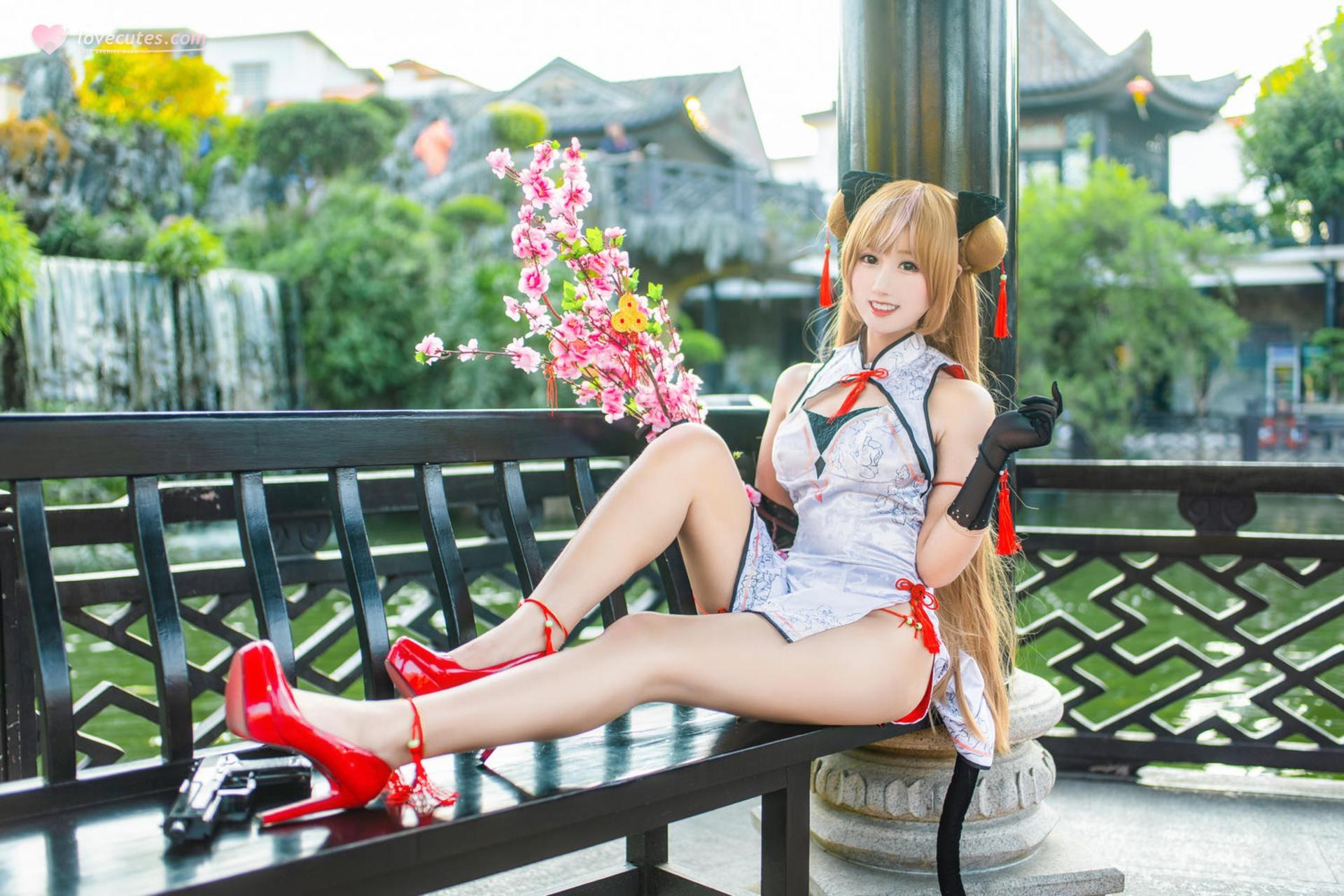 [cosplay] 羽生三未 - 少女前线 Mk23：少女前线 Mk23 蜂糖花角色還原美腿大尺度 18P