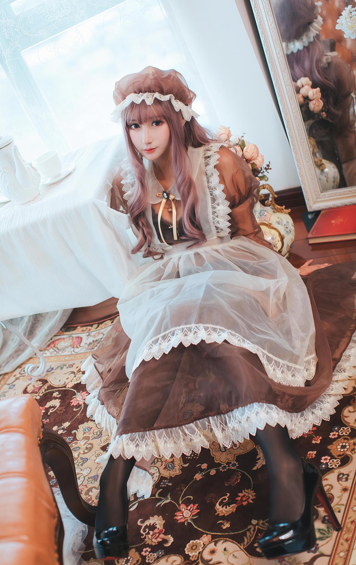 [cosplay] 羽生三未 & 一千只猫薄荷 - 透明女僕：角色還原美腿大尺度 32P