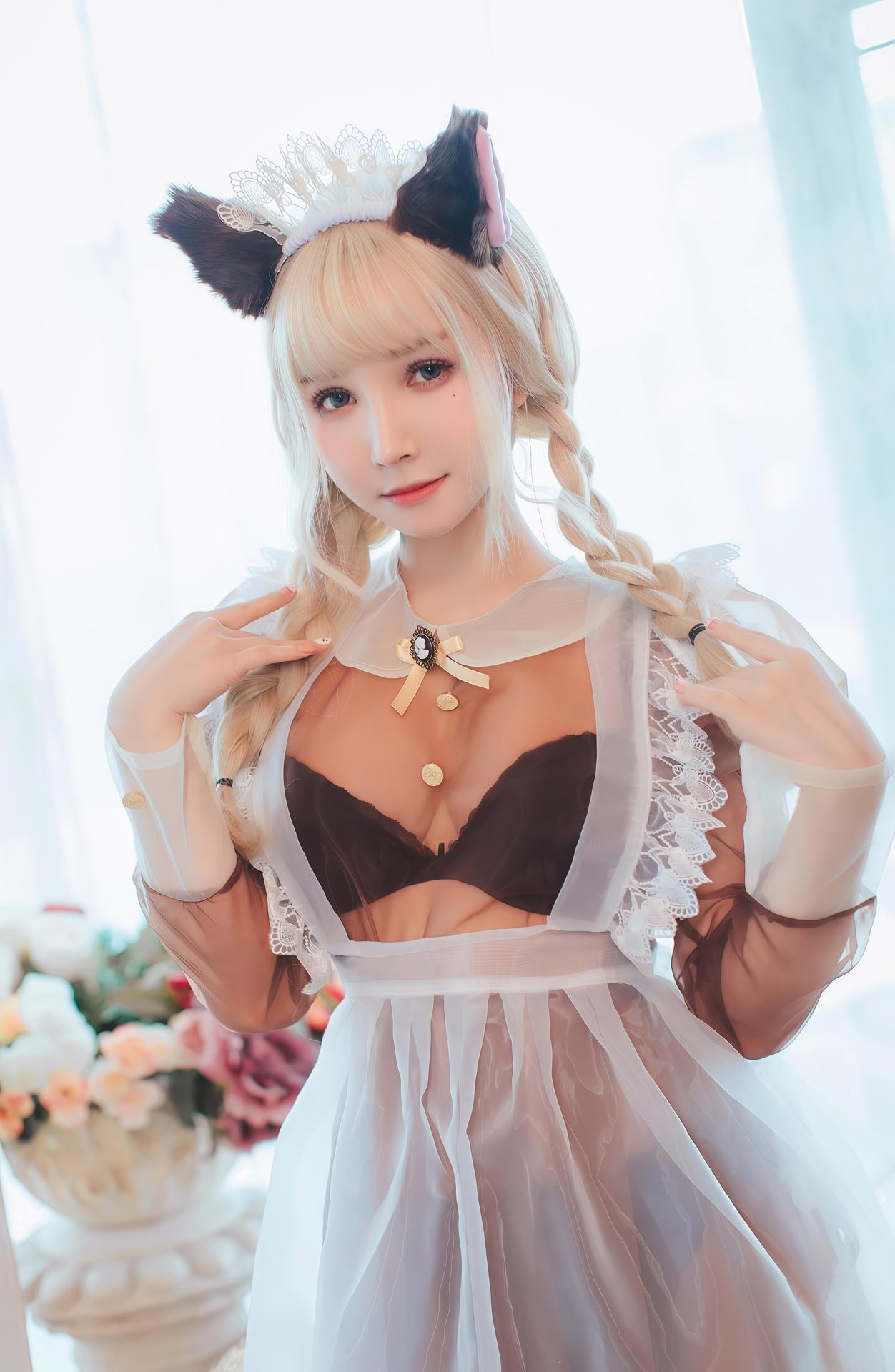 [cosplay] 羽生三未 & 一千只猫薄荷 - 透明女僕：角色還原美腿大尺度 32P