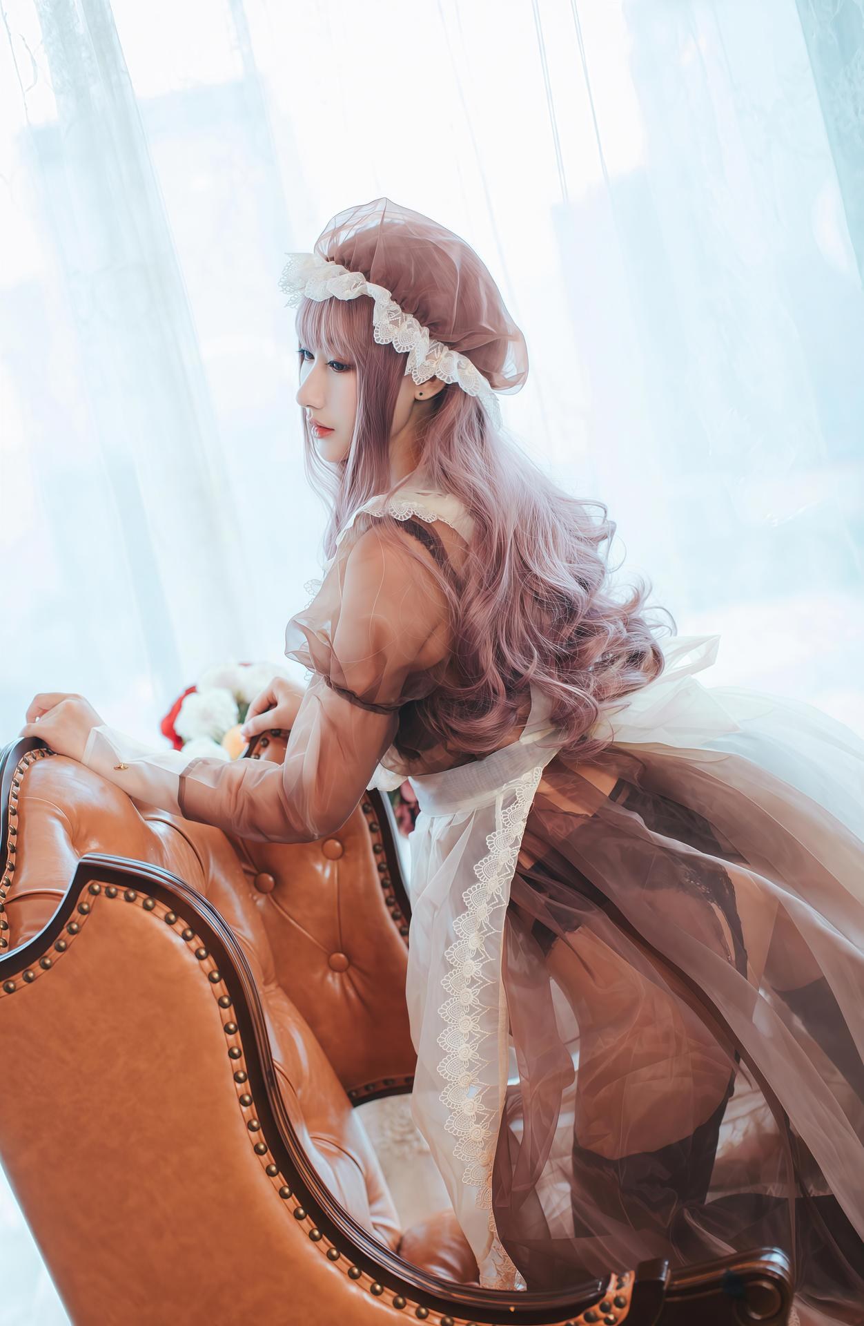 [cosplay] 羽生三未 & 一千只猫薄荷 - 透明女僕：角色還原美腿大尺度 32P