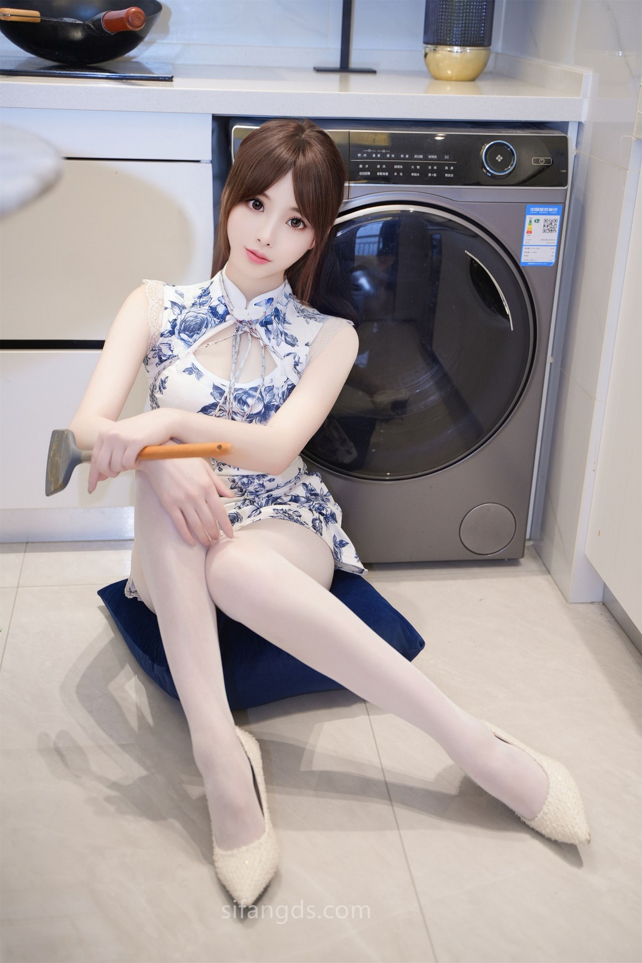 [模特] 梦灵儿 - R18 秀人网模特 旗袍配白絲：美腿 114P5G1V