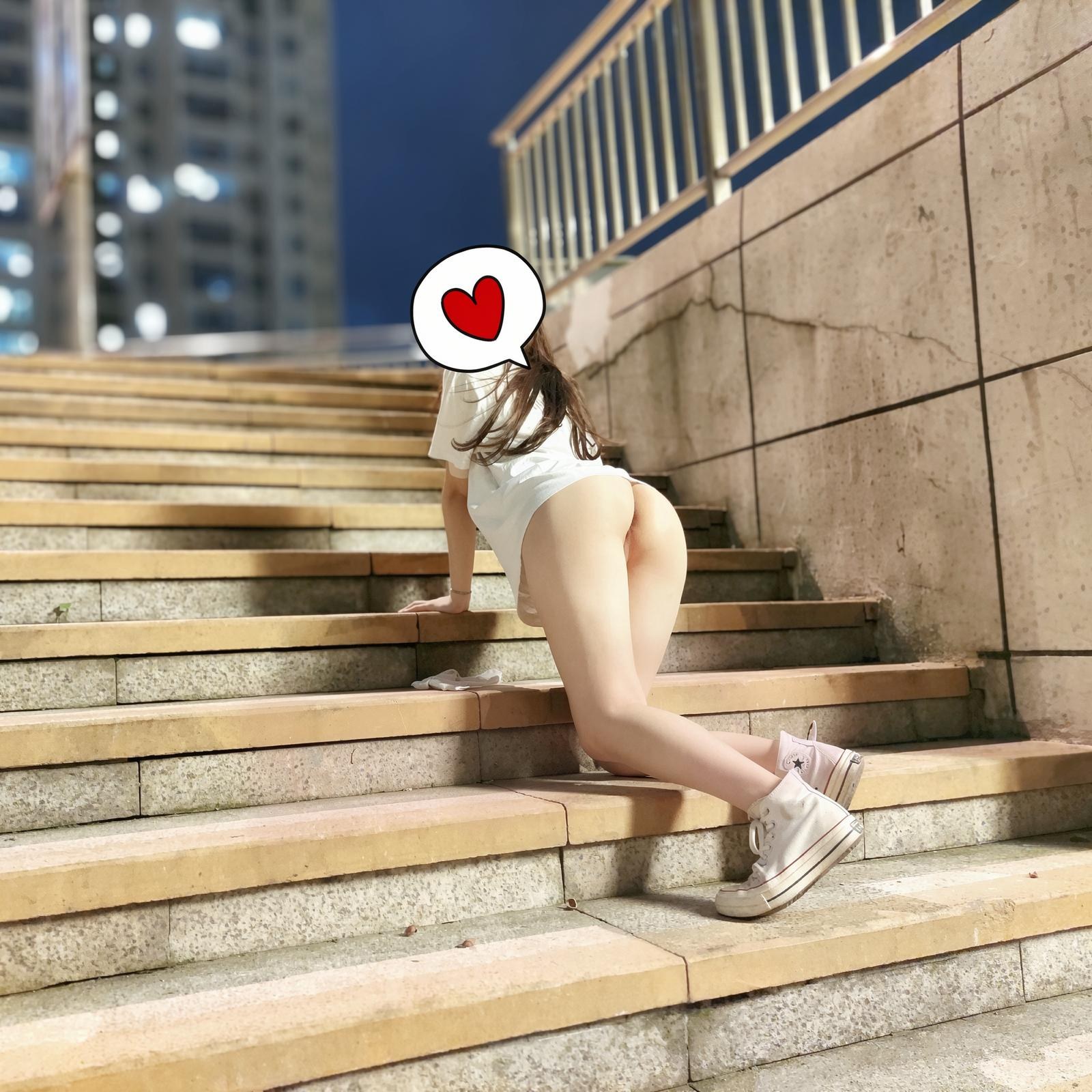 [私房] MadX Cin - 戶外露出私拍：白虎全裸露點翹臀美腿 177P6V