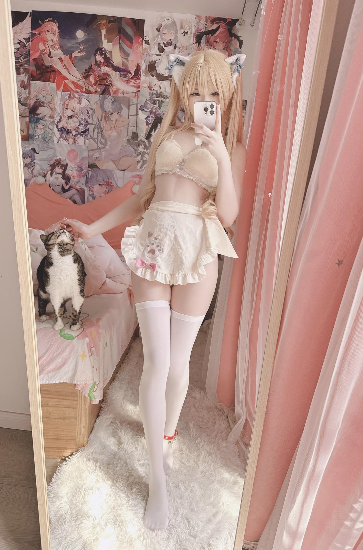 Xi Daidai - Cat-ear Maid private-style real-person photo set 19P1V
