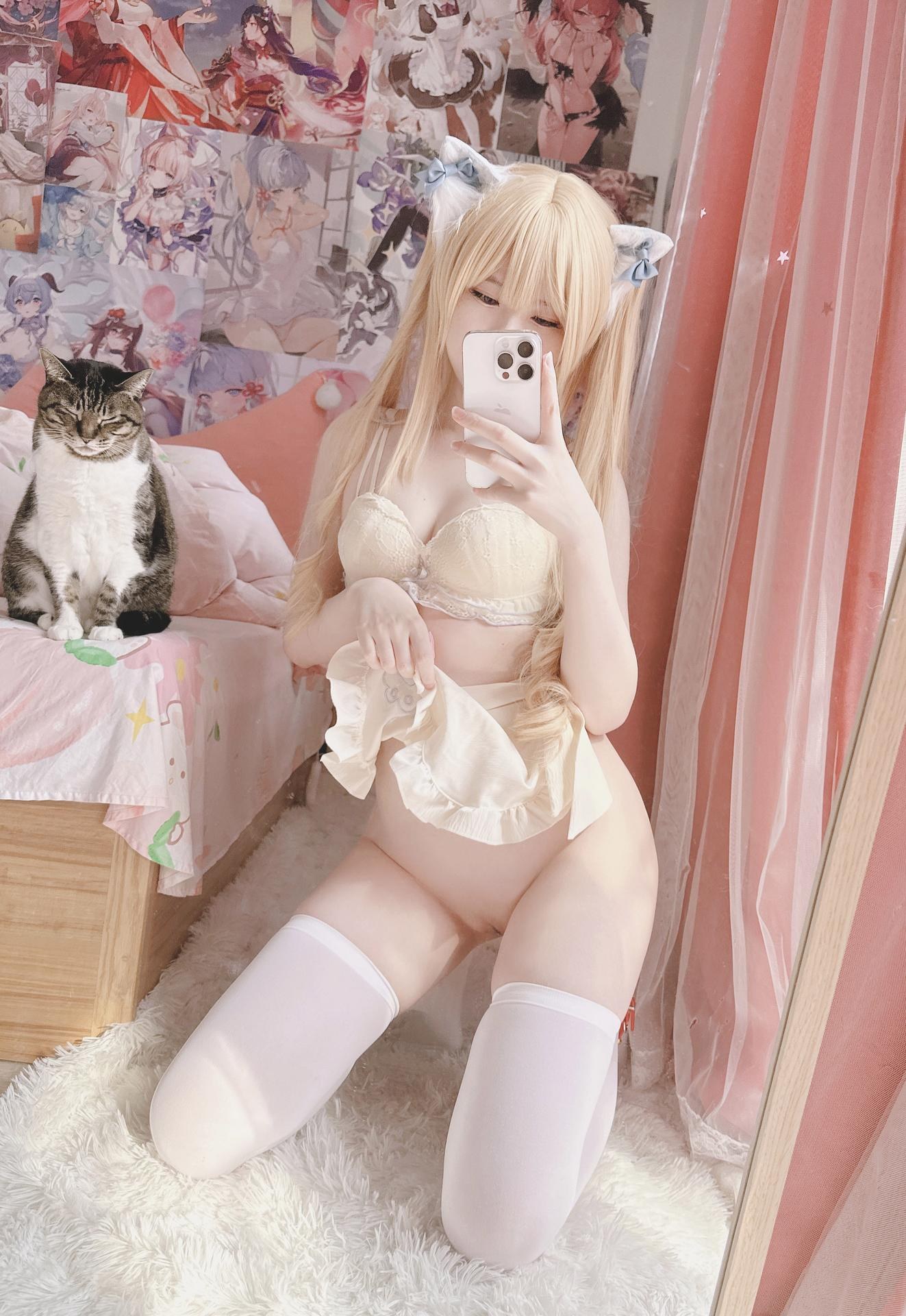 Xi Daidai - Cat-ear Maid private-style real-person photo set 19P1V