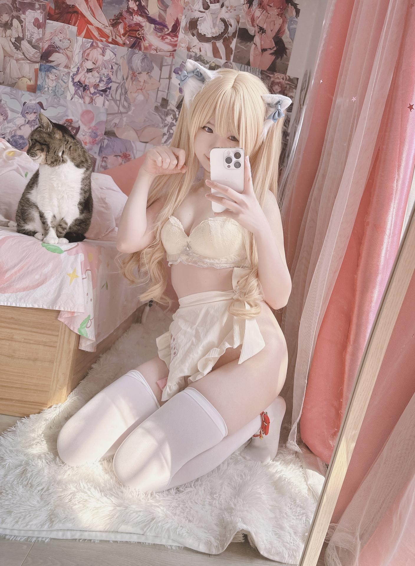 Xi Daidai - Cat-ear Maid private-style real-person photo set 19P1V