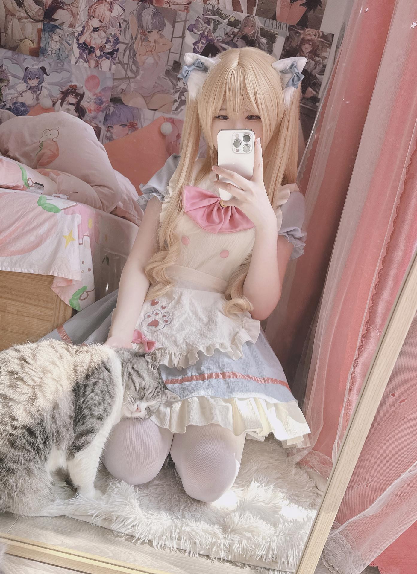 Xi Daidai - Cat-ear Maid private-style real-person photo set 19P1V