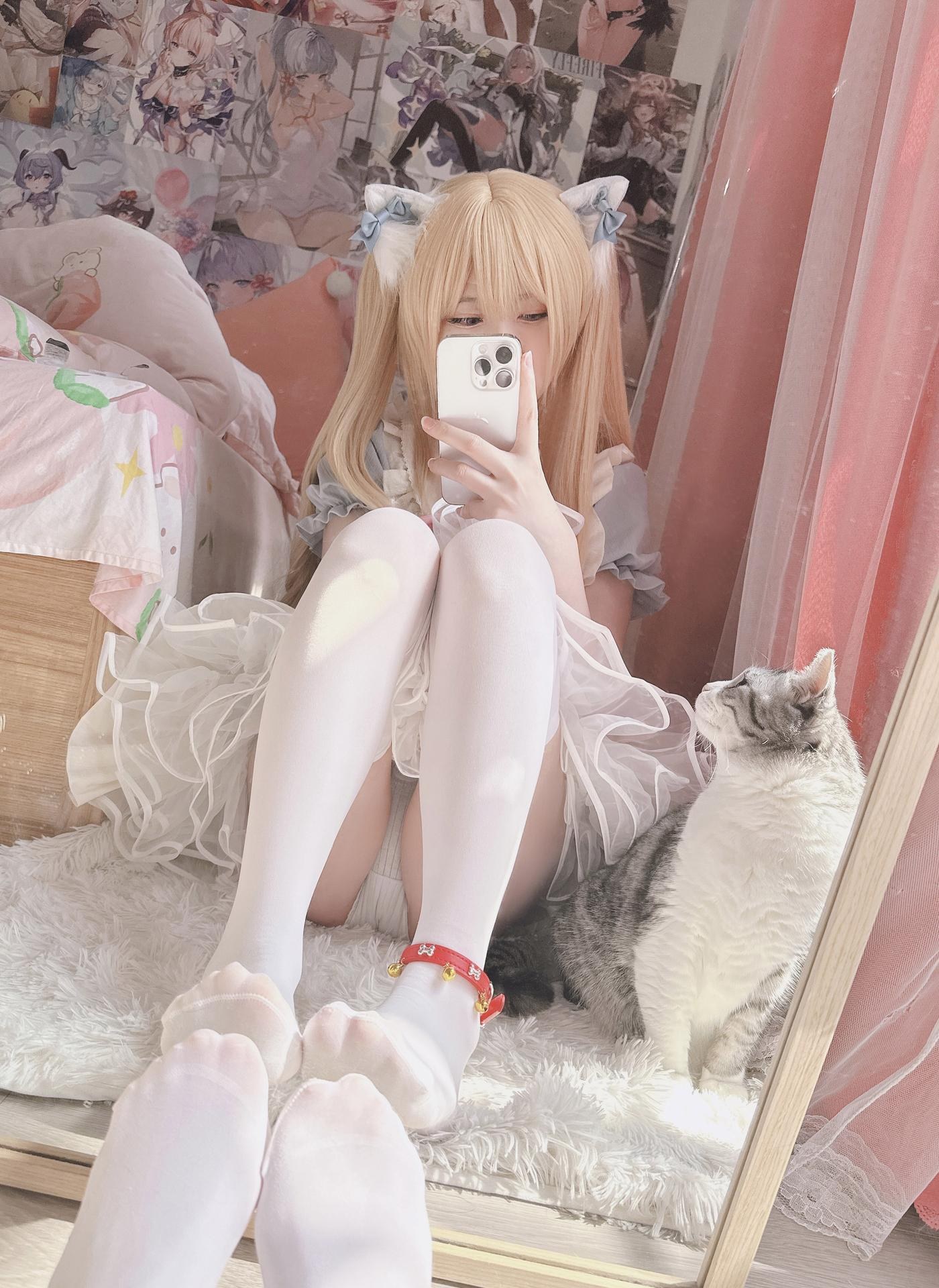 Xi Daidai - Cat-ear Maid private-style real-person photo set 19P1V