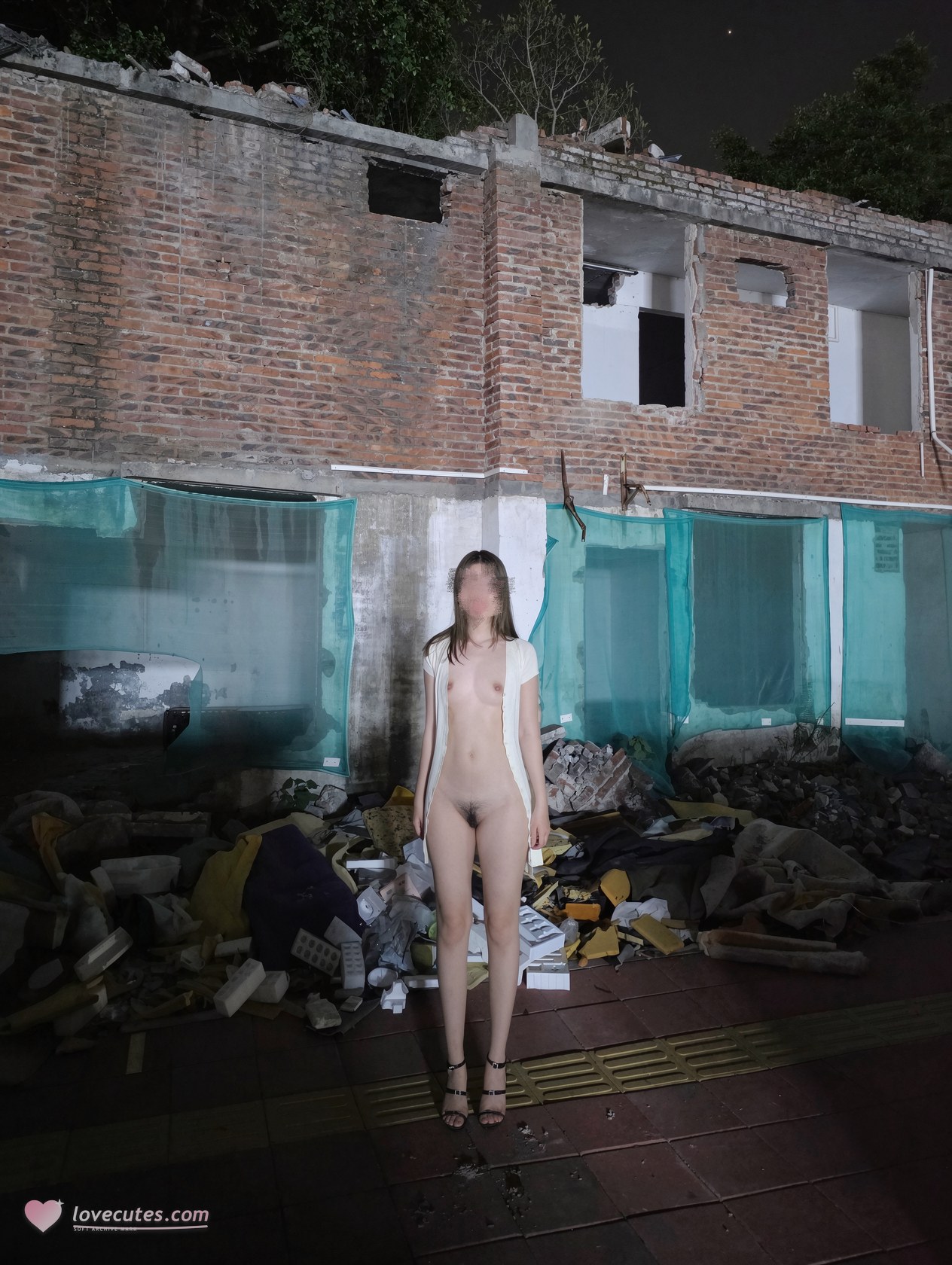 [寫真] Tatatheslut - 长腿福利姬户外露出福利：寫真美腿大尺度 124P16V