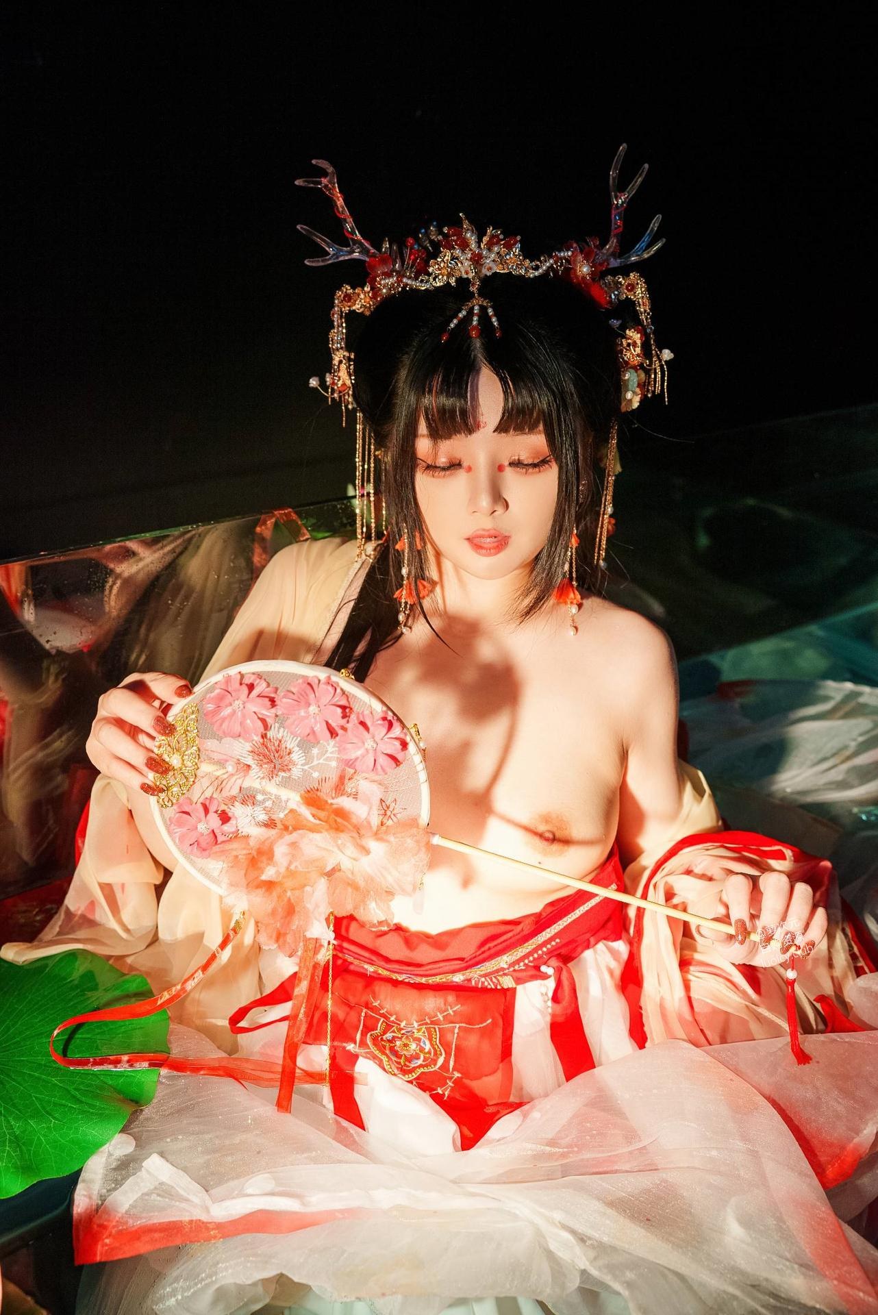 [cosplay] 落落Raku - 赤龍姬：角色还原美腿大尺度 59P1V