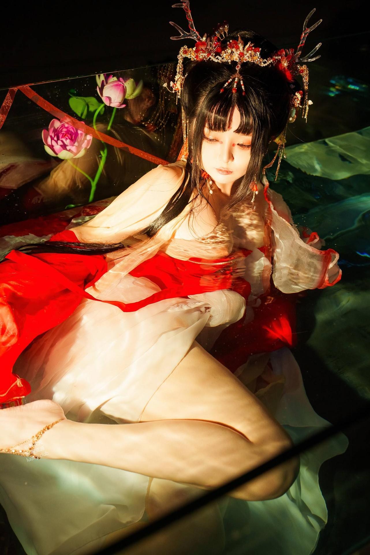 [cosplay] 落落Raku - 赤龍姬：角色还原美腿大尺度 59P1V
