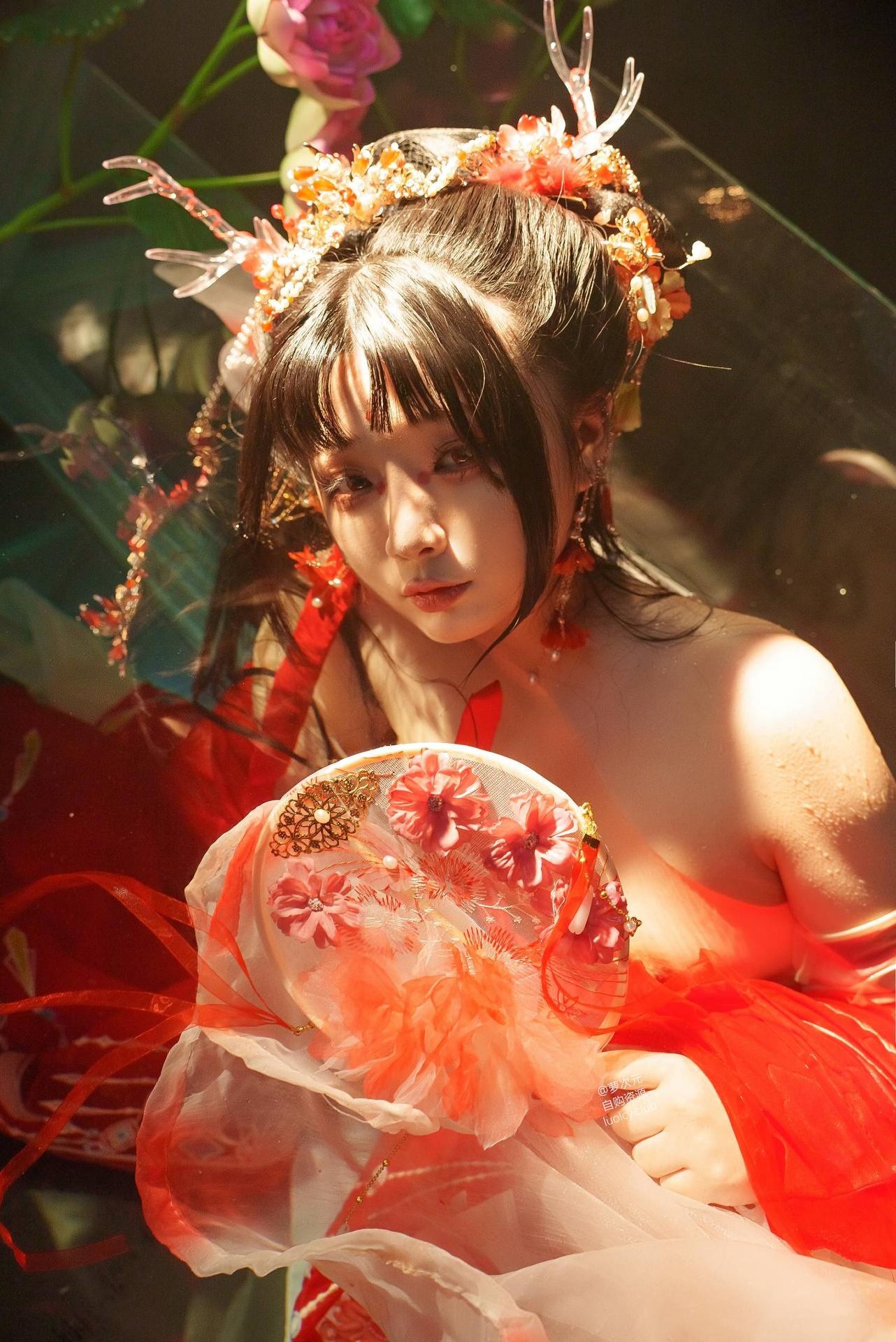 [cosplay] 落落Raku - 赤龍姬：角色还原美腿大尺度 59P1V