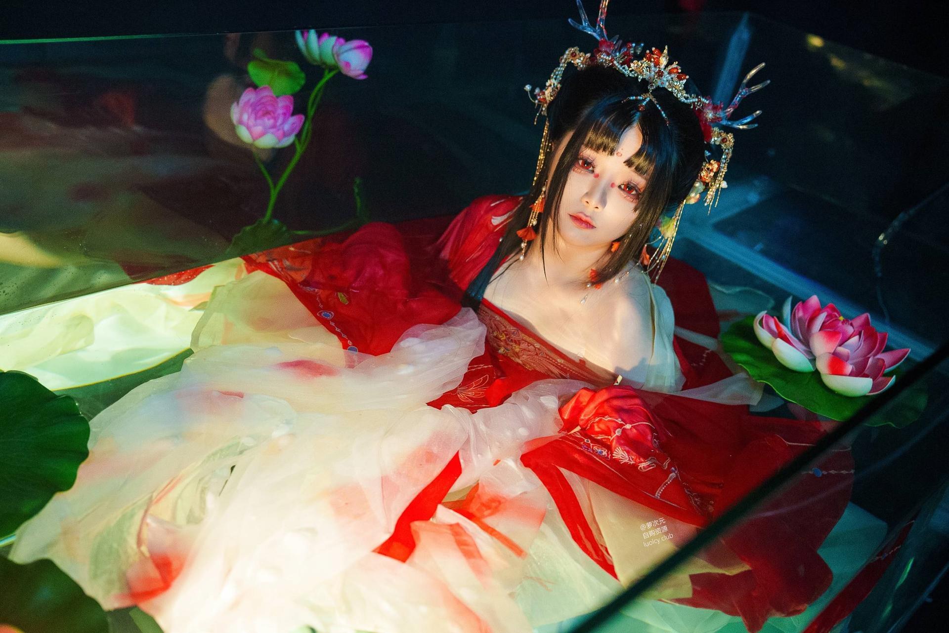 [Cosplay] Raku - Red Dragon Princess pool set 59P1V