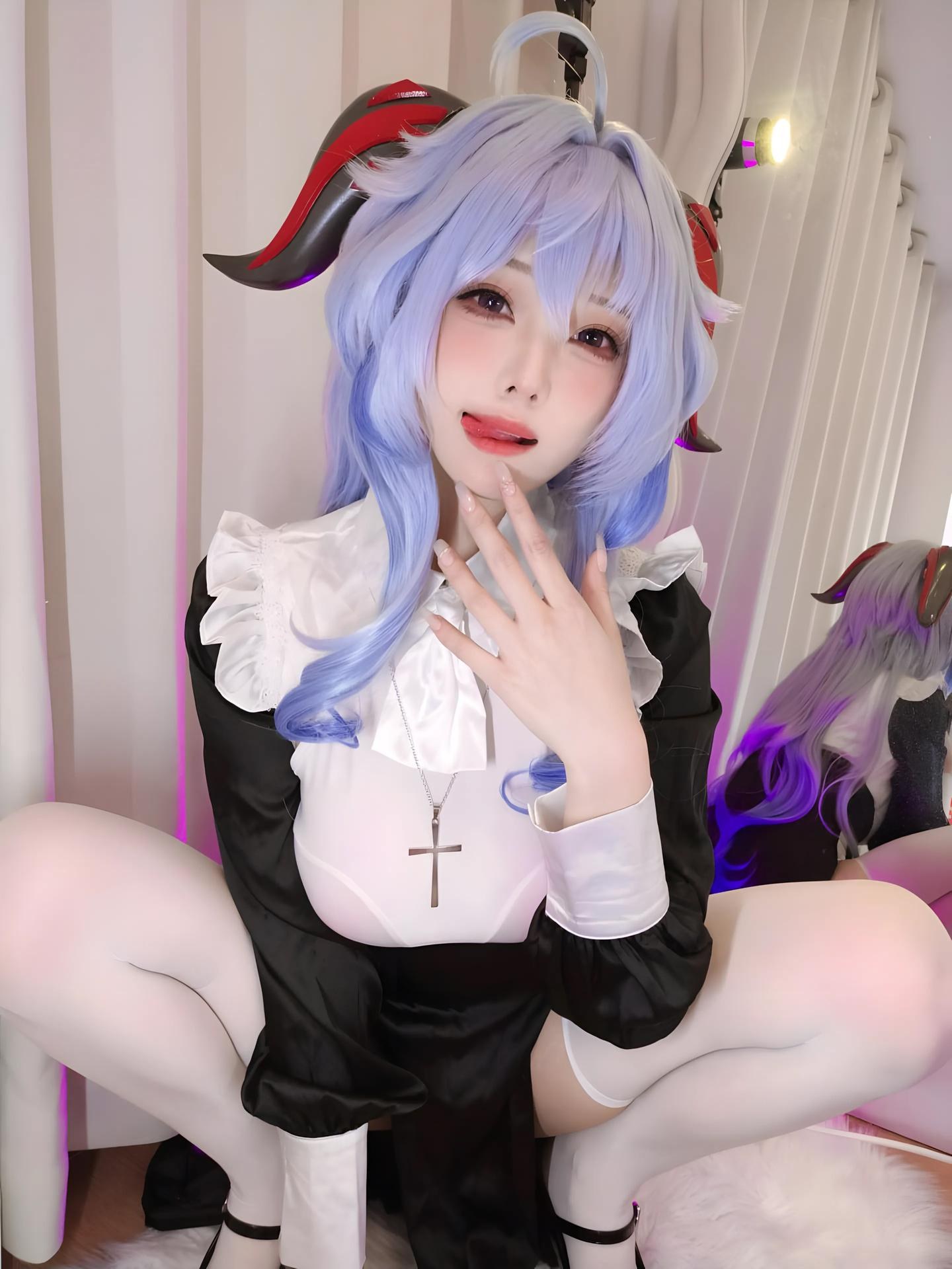 [cosplay] 蜜汁猫裘 - 原神 甘雨：原神 甘雨修女角色还原美腿大尺度 39P6V