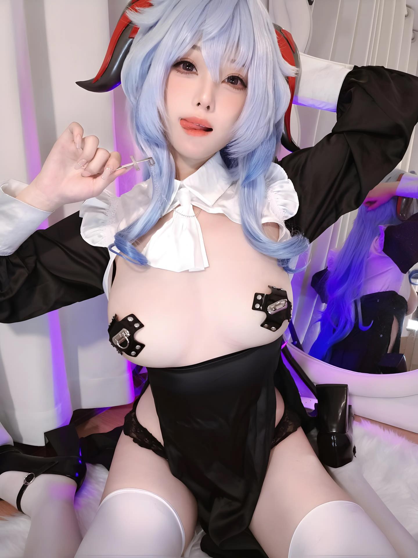 [cosplay] 蜜汁猫裘 - 原神 甘雨：原神 甘雨修女角色还原美腿大尺度 39P6V