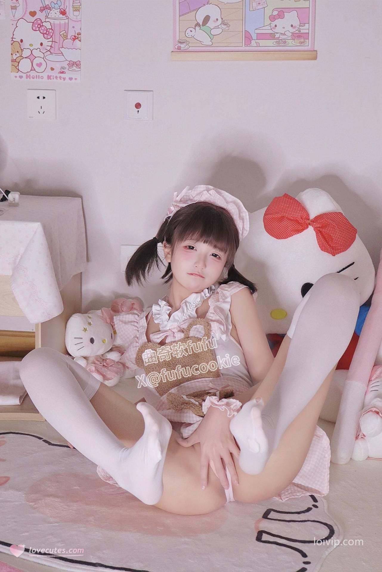 [cosplay] 曲奇软fufu - 小熊女仆：角色还原美腿大尺度 39P2V