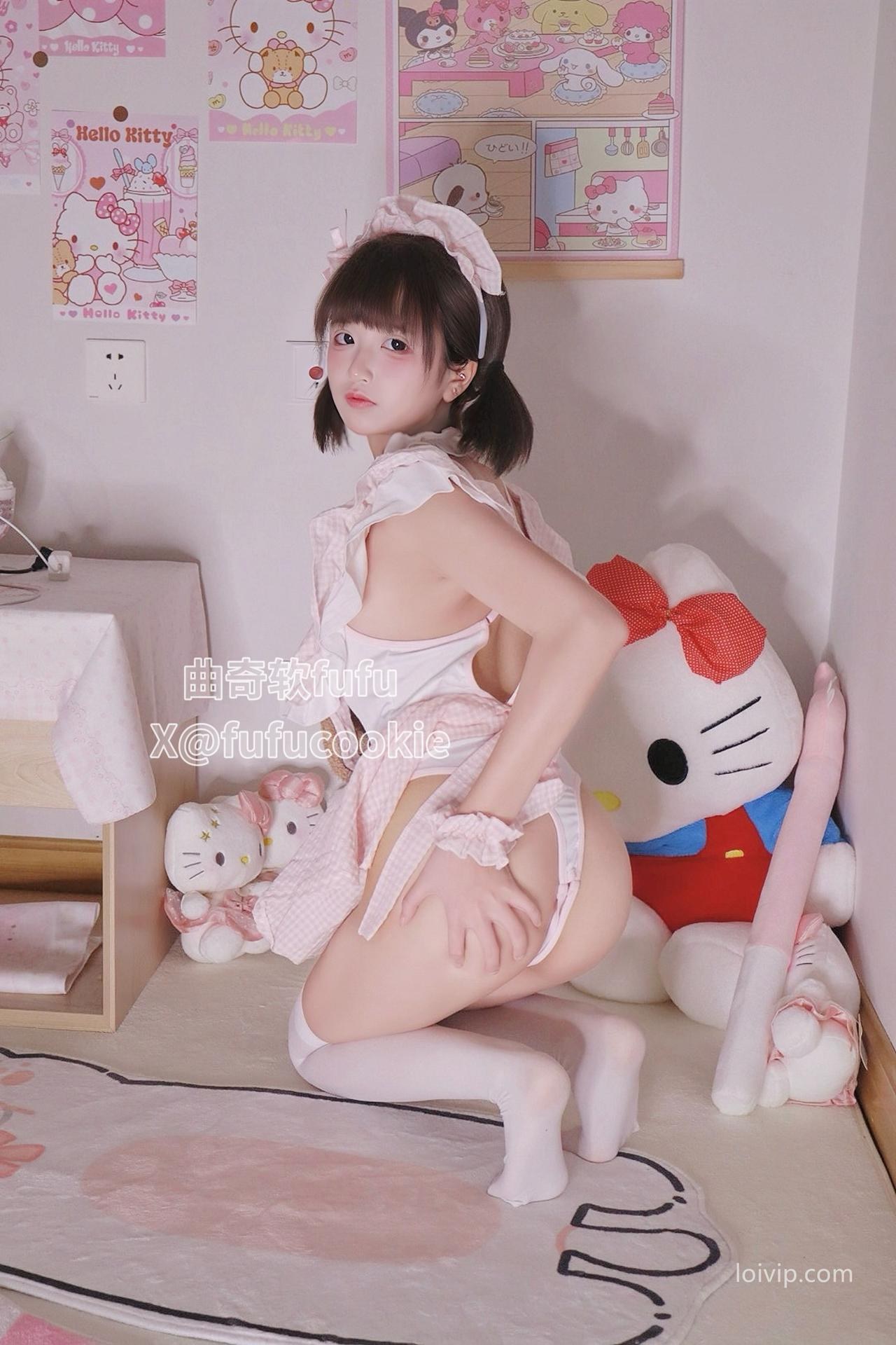 [cosplay] 曲奇软fufu - 小熊女仆：角色还原美腿大尺度 39P2V