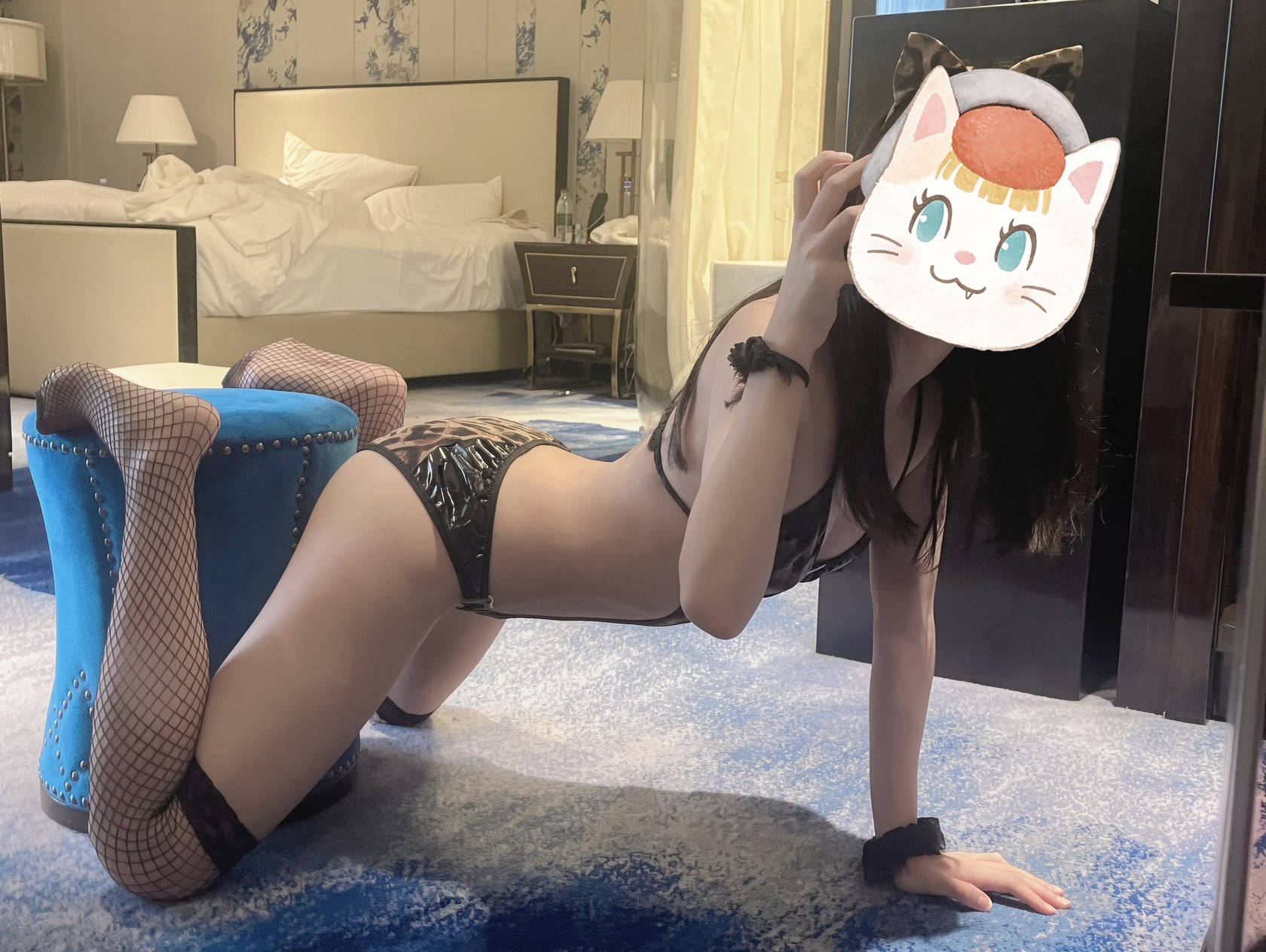 [Private] Wowring - white stockings maid shoot with black stockings and Xmas lingerie 135P4V