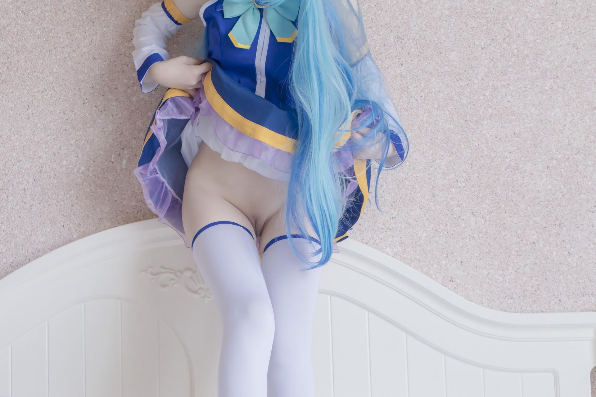 [cosplay] 少女映画 - 阿库娅：翘臀大尺度露点角色还原 80P