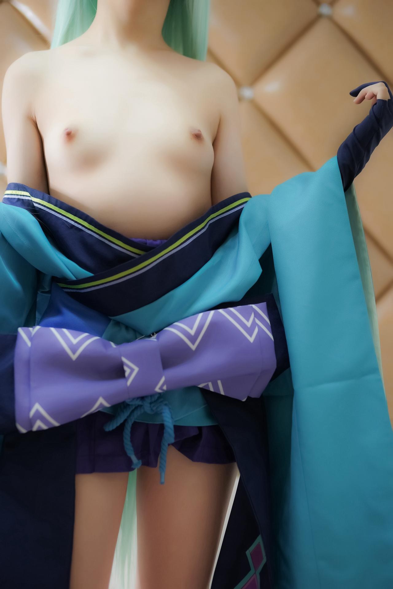 [Cosplay] Shaonv Yinghua - Aoandon: adult styling topless details curvy hips photo set 104P