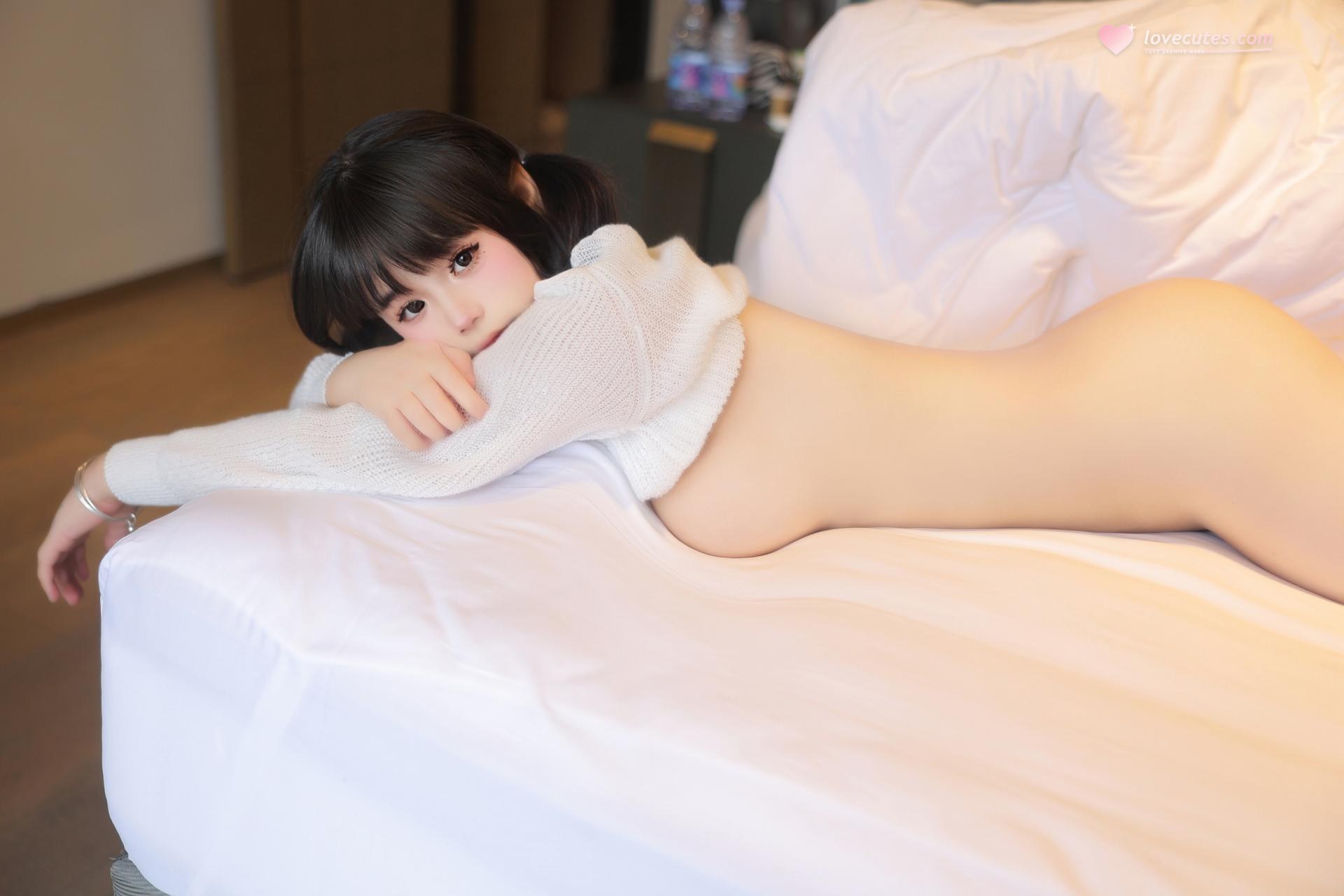 [模特] 徐若兮 - R18 秀人网新人首套：肉丝美胸 82P