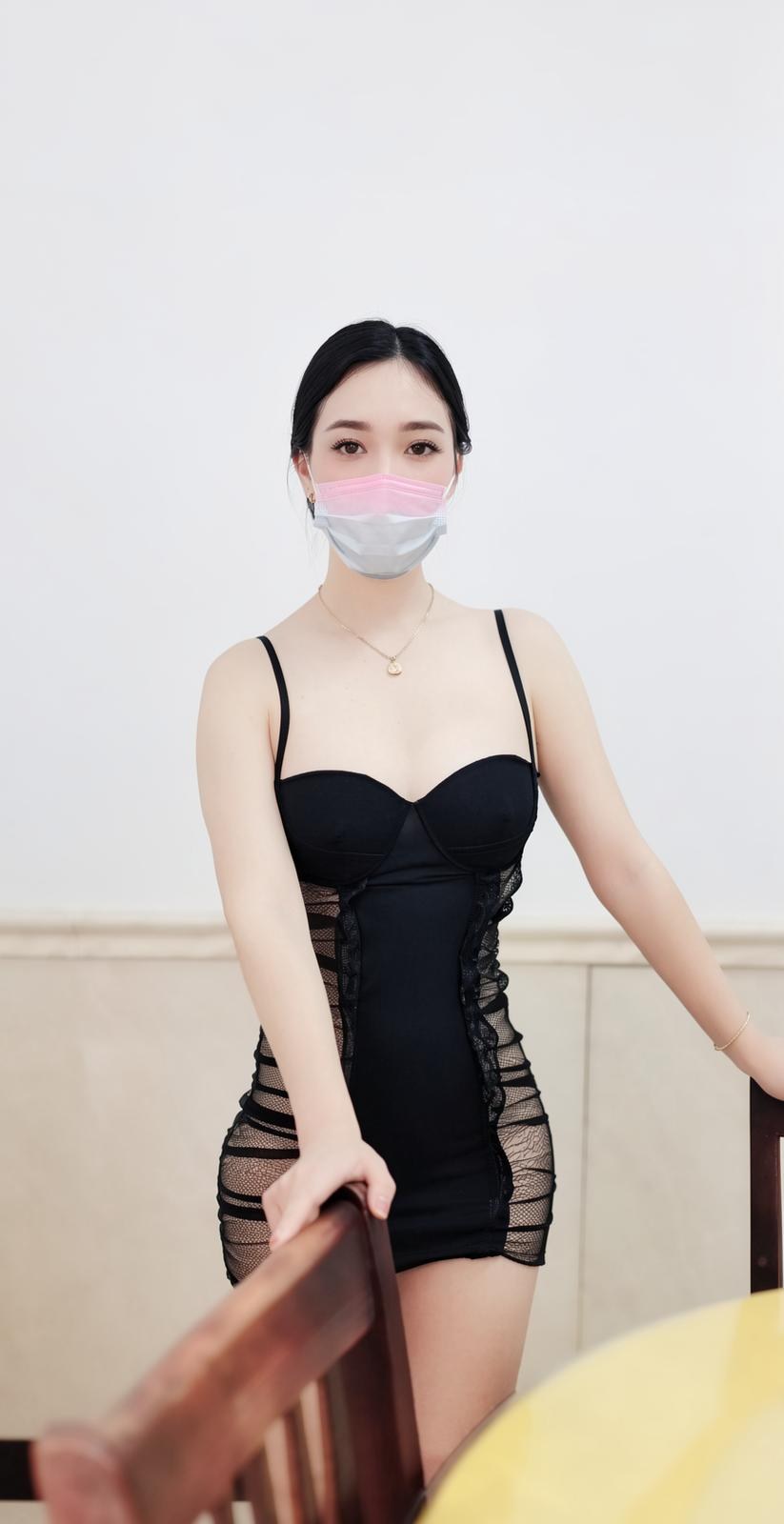 [私房] 清儿 - 美臀人前露出：白虎美腿视频 239P105V