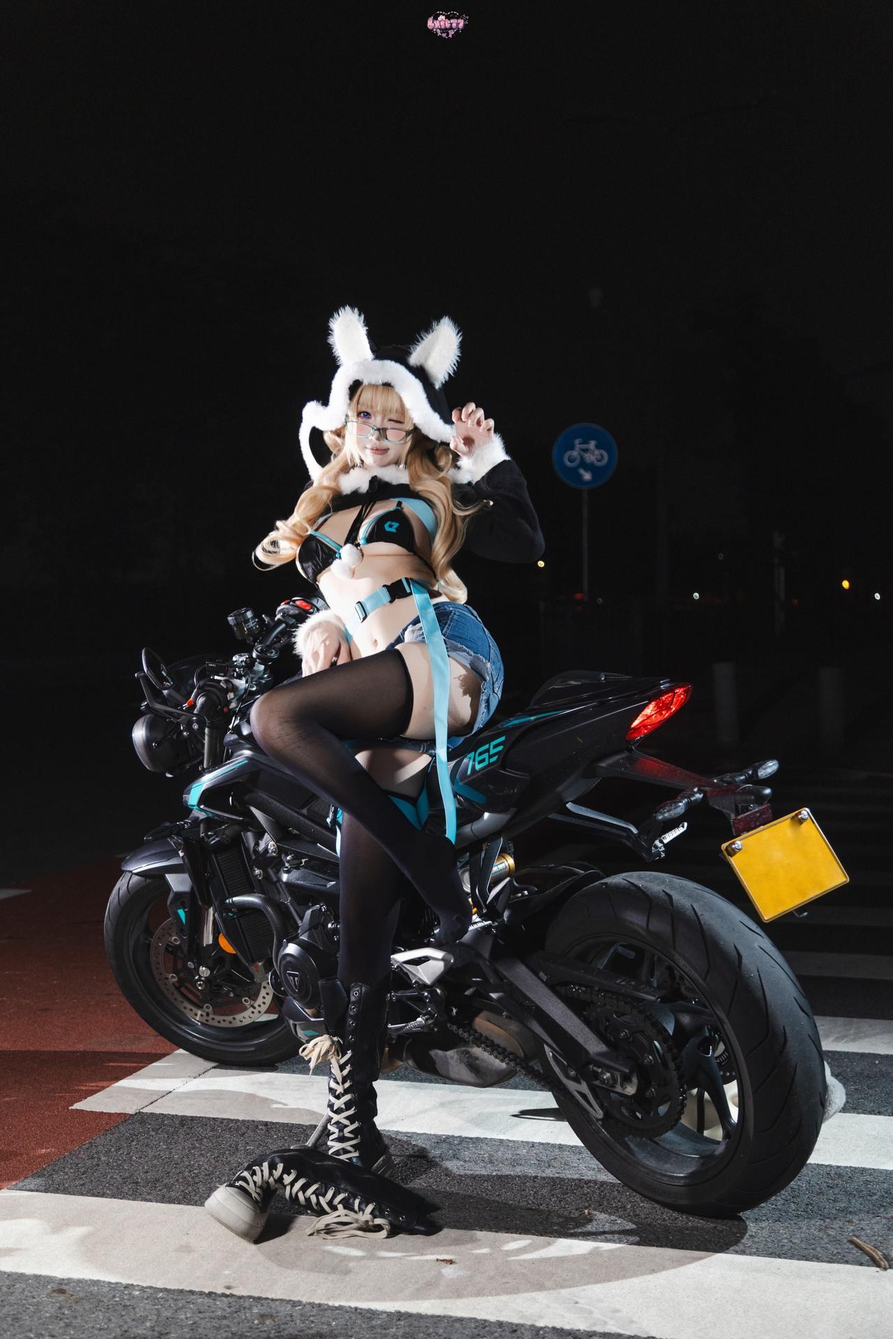 柒柒要乖哦 - 赛车娘美腿视频 写真セット 134P1V